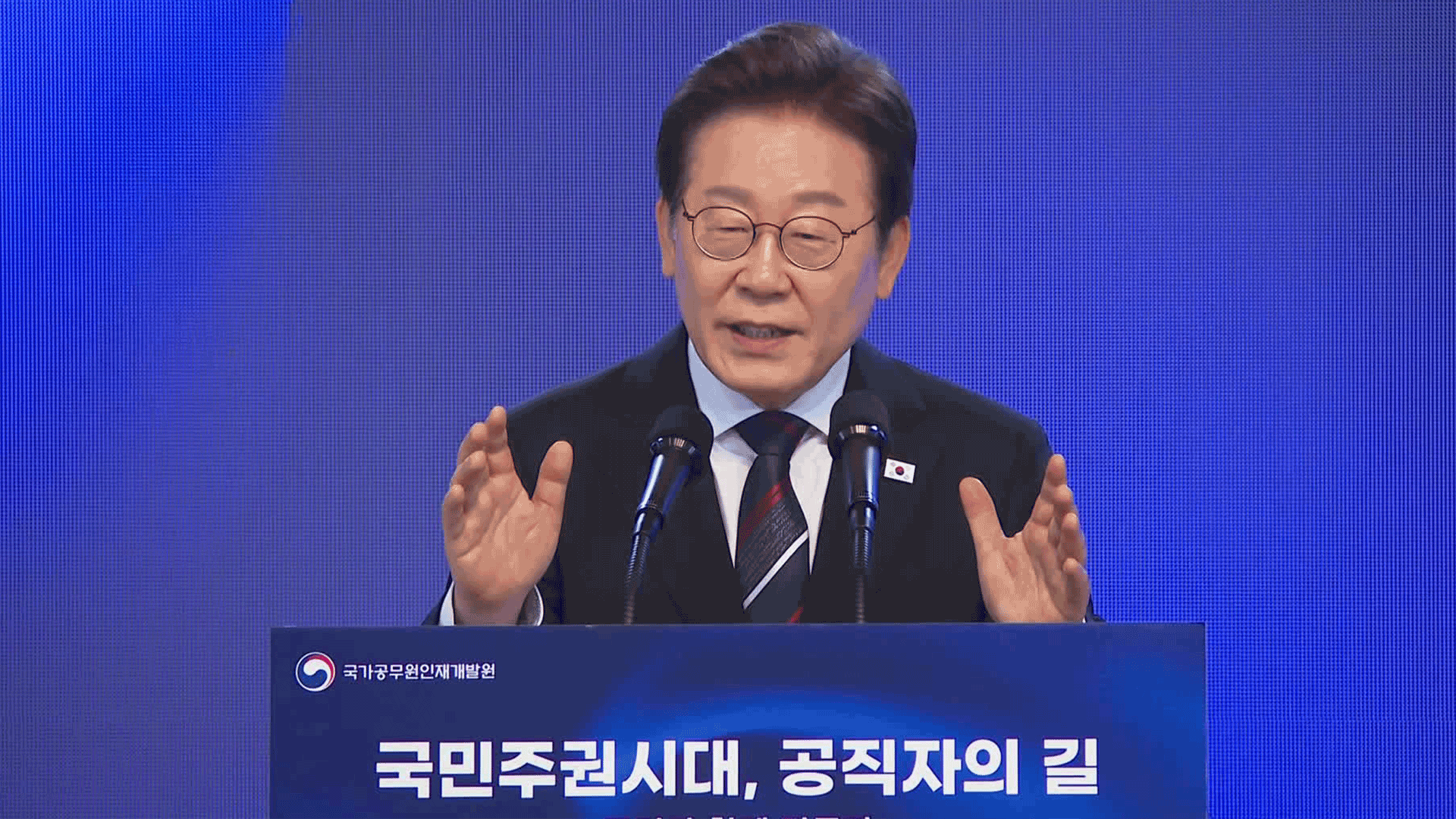 새내기 공무원 만난 대통령 “공직자 청렴해야”…오송 참사 현장 방문
