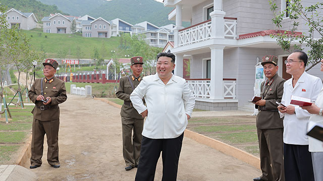 김정은, 낙원바다양식소 현지지도 “지방경제 발전 위한 창조사업”