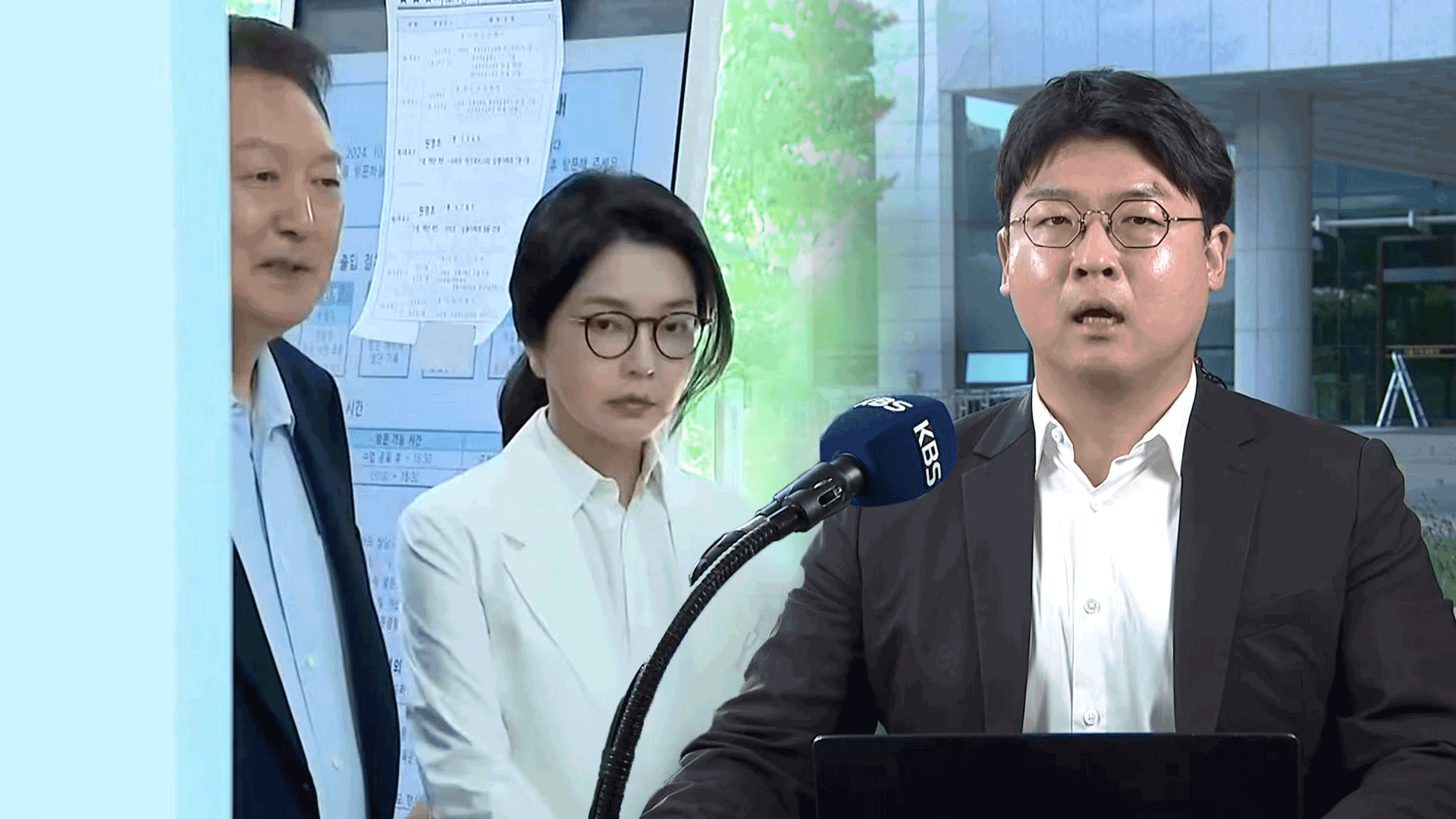 특검, 윤석열 전 대통령 부부 소환통보…이 시각 특검팀 상황