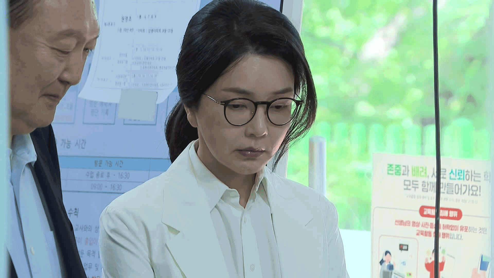 김건희 여사 ‘첫 소환’ 통보…<br>특검, 다음 달 6일 출석 요구