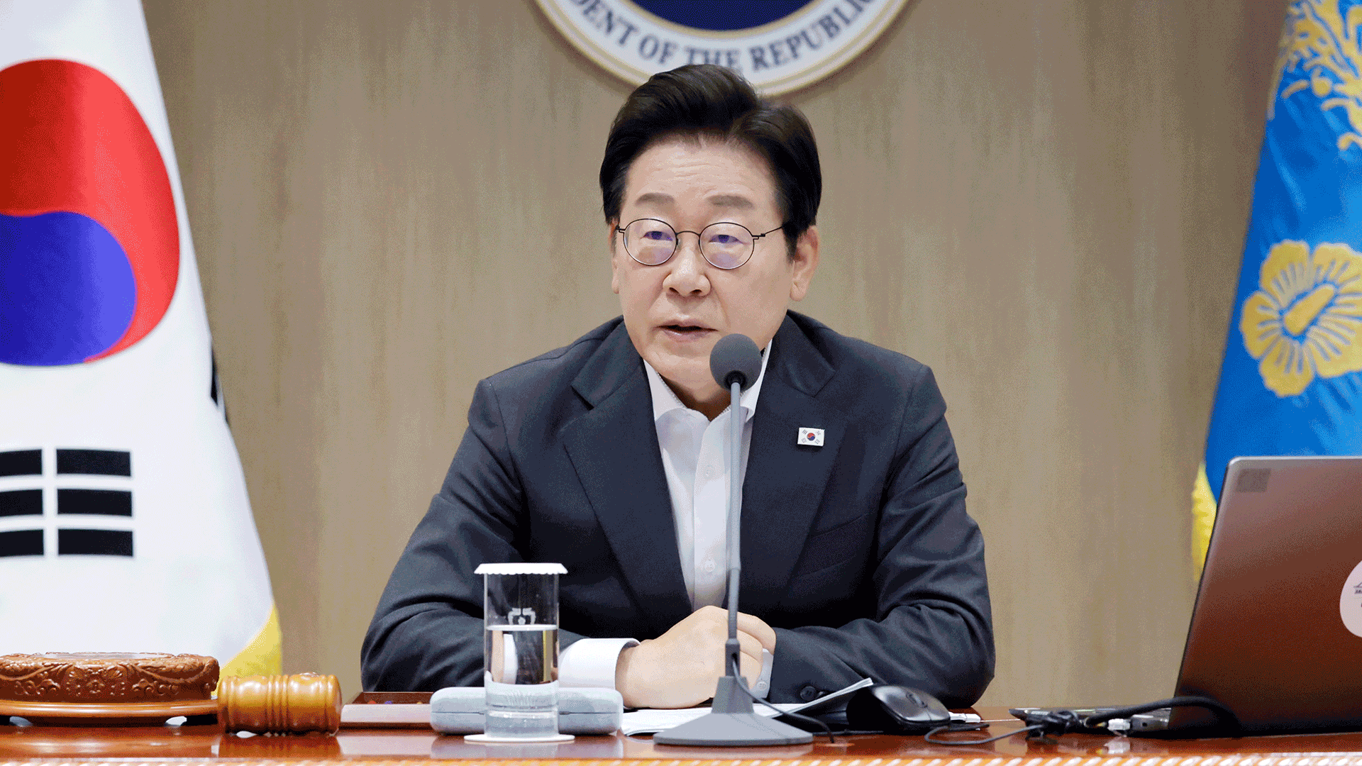이 대통령 재판 5개 모두 중단…‘대북송금’ 재판도 임기 뒤로