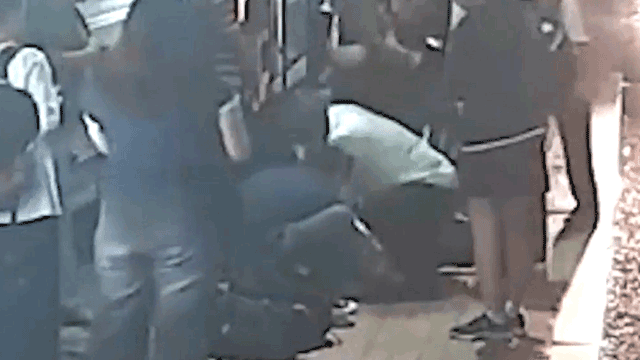 정류장서 쓰러진 시민…버스기사 심폐소생술로 의식 되찾아