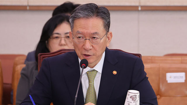 영장 집행하자 수의 벗은 尹…법무장관 “장시간 탈의시 벌점”