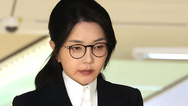 [단독] “다이아 큰 거라서 놀라셨다”…‘통일교 목걸이’ 메시지 나왔다