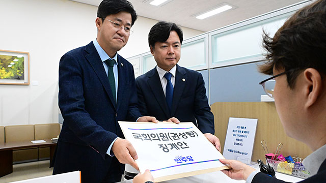 민주당 “권성동 ‘정치자금 의혹’, 민주주의 파괴 행위”