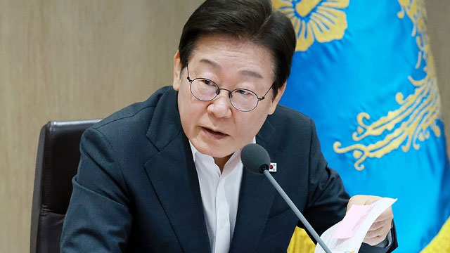 이 대통령 임시 국무회의 주재…조국 등 광복절 특별사면 결론