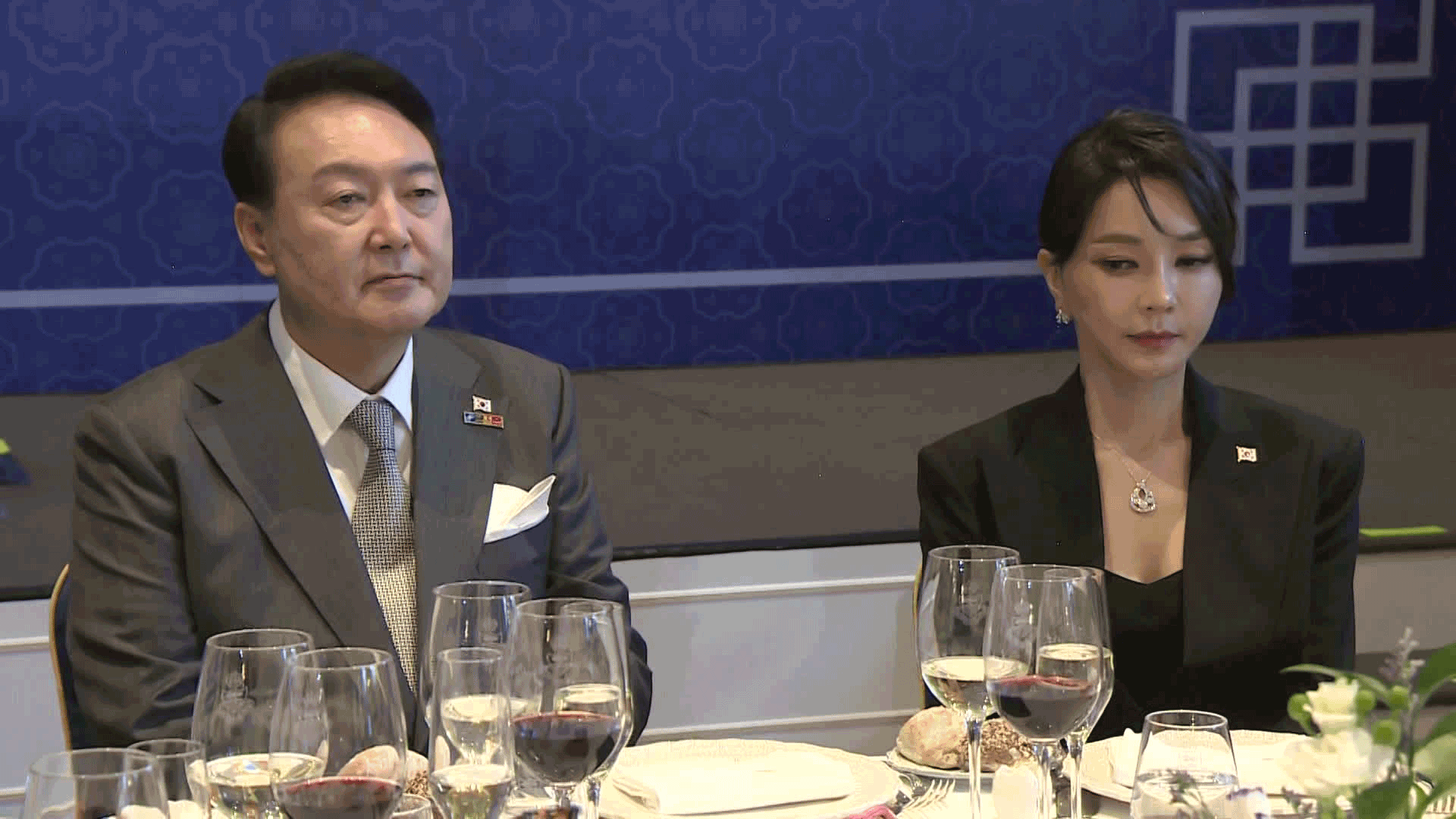 尹 부부 나란히 구치소에…<br>‘시계·목걸이’ 구속 결정타