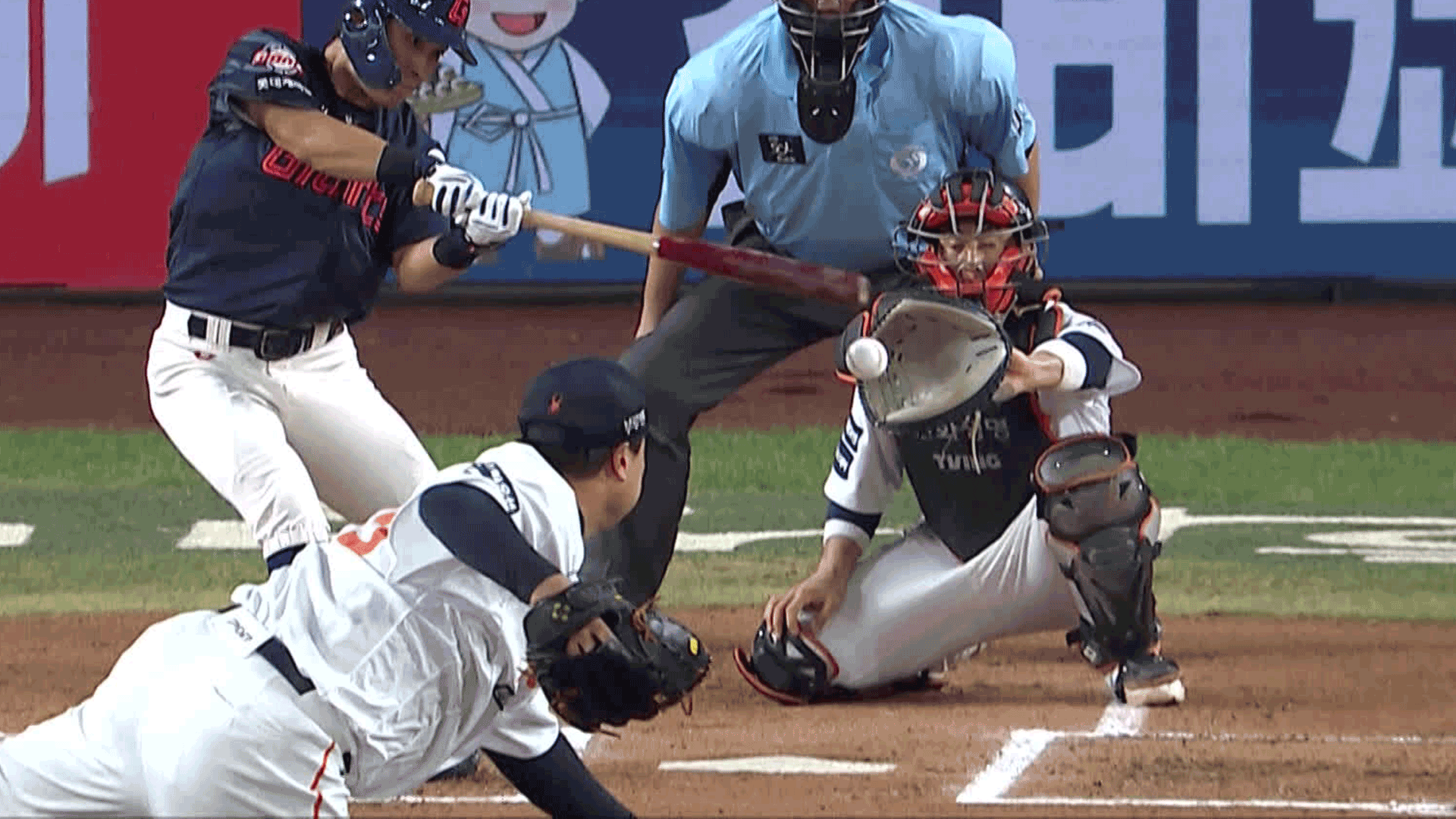Hanwha catcher's amazing play 
