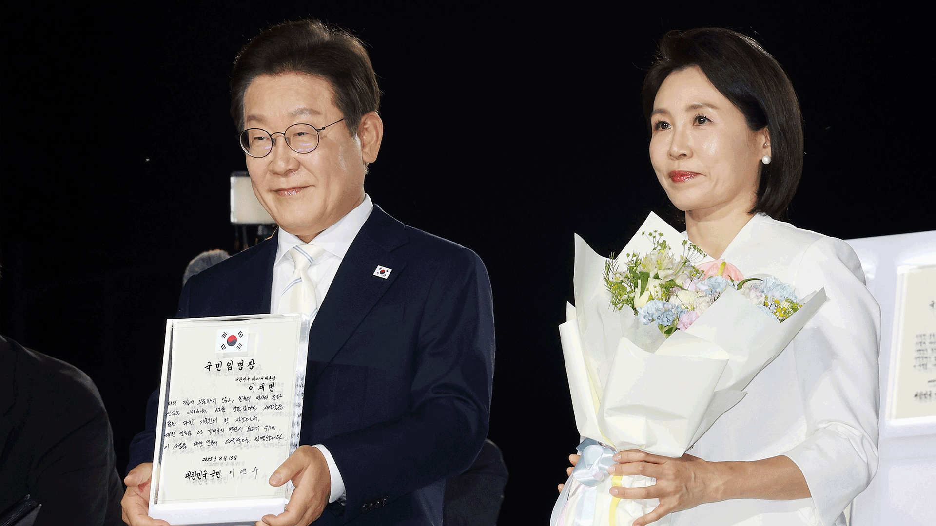 국민대표 80인, 대통령에게 ‘빛의 임명장’ 전달
