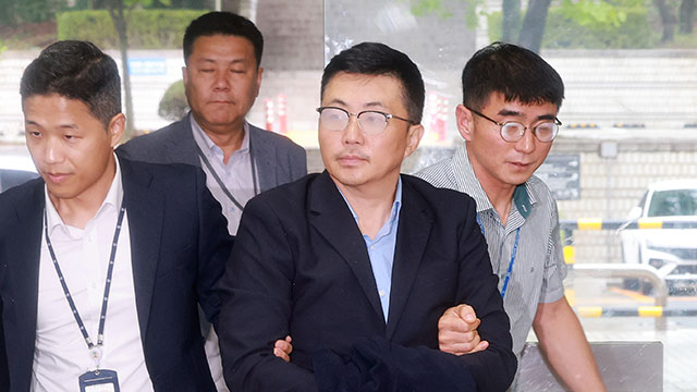 ‘김건희 집사’ 김예성 구속심사…취재진 질문 ‘묵묵부답’