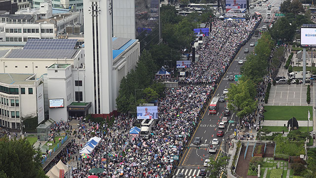 광복절 도심 곳곳서 진보·보수집회…경찰, 대사관 100m 이내 제한 기사 이미지