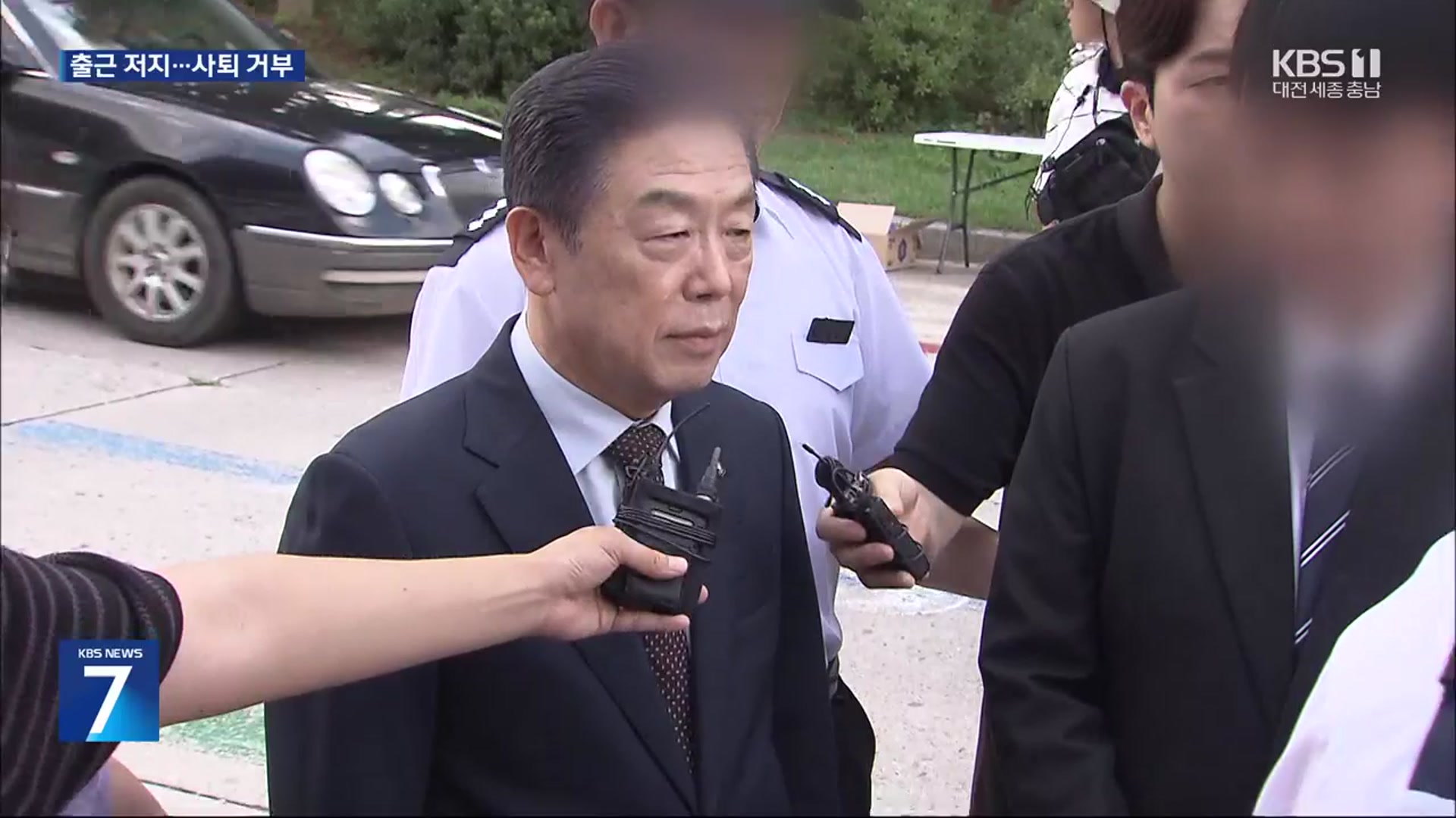 “광복은 연합군 승리 선물”…독립유공자 후손, 독립기념관장 출근 저지