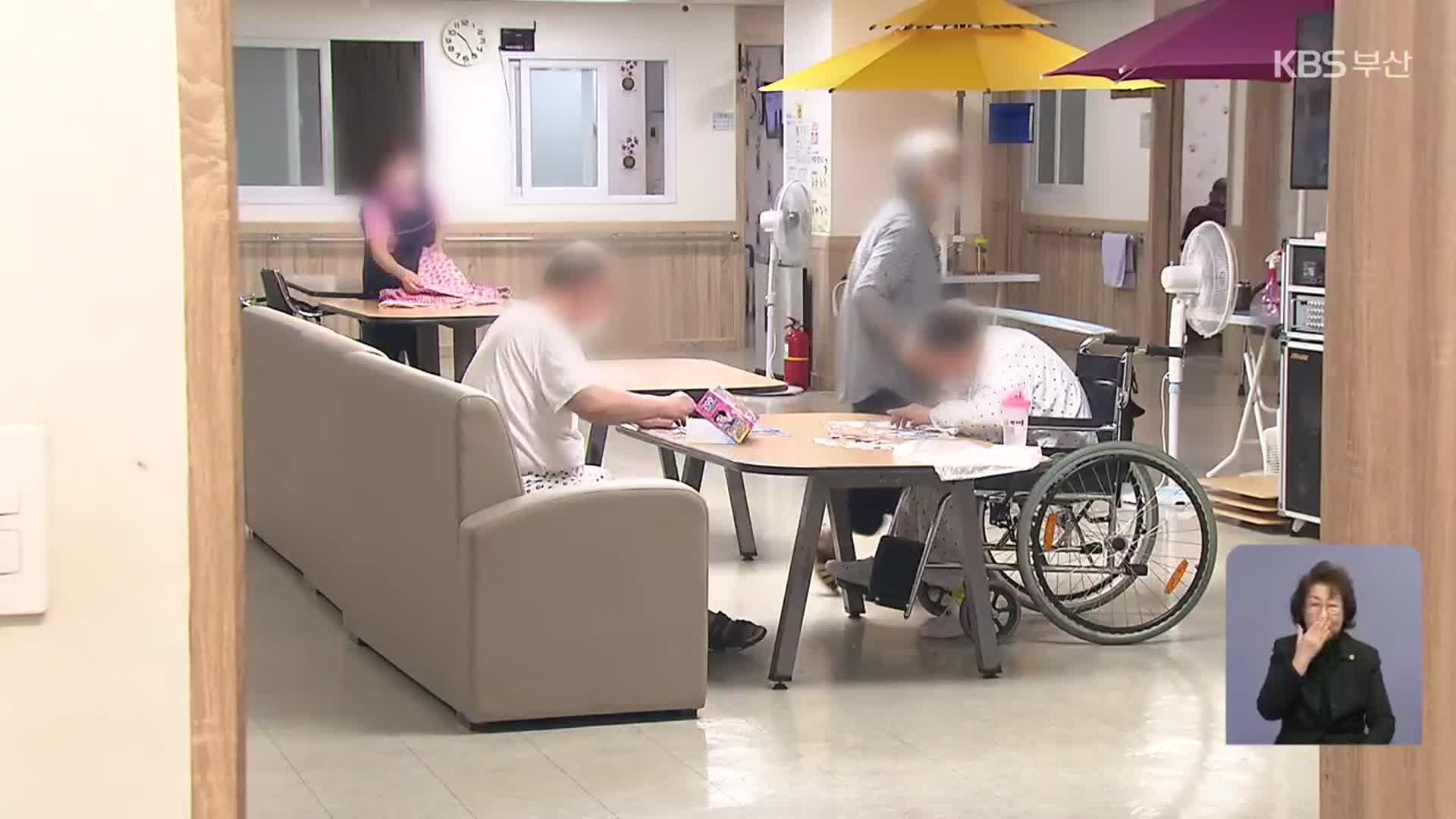 이르면 30일 ‘마스크 의무’ 해제…모레 발표
