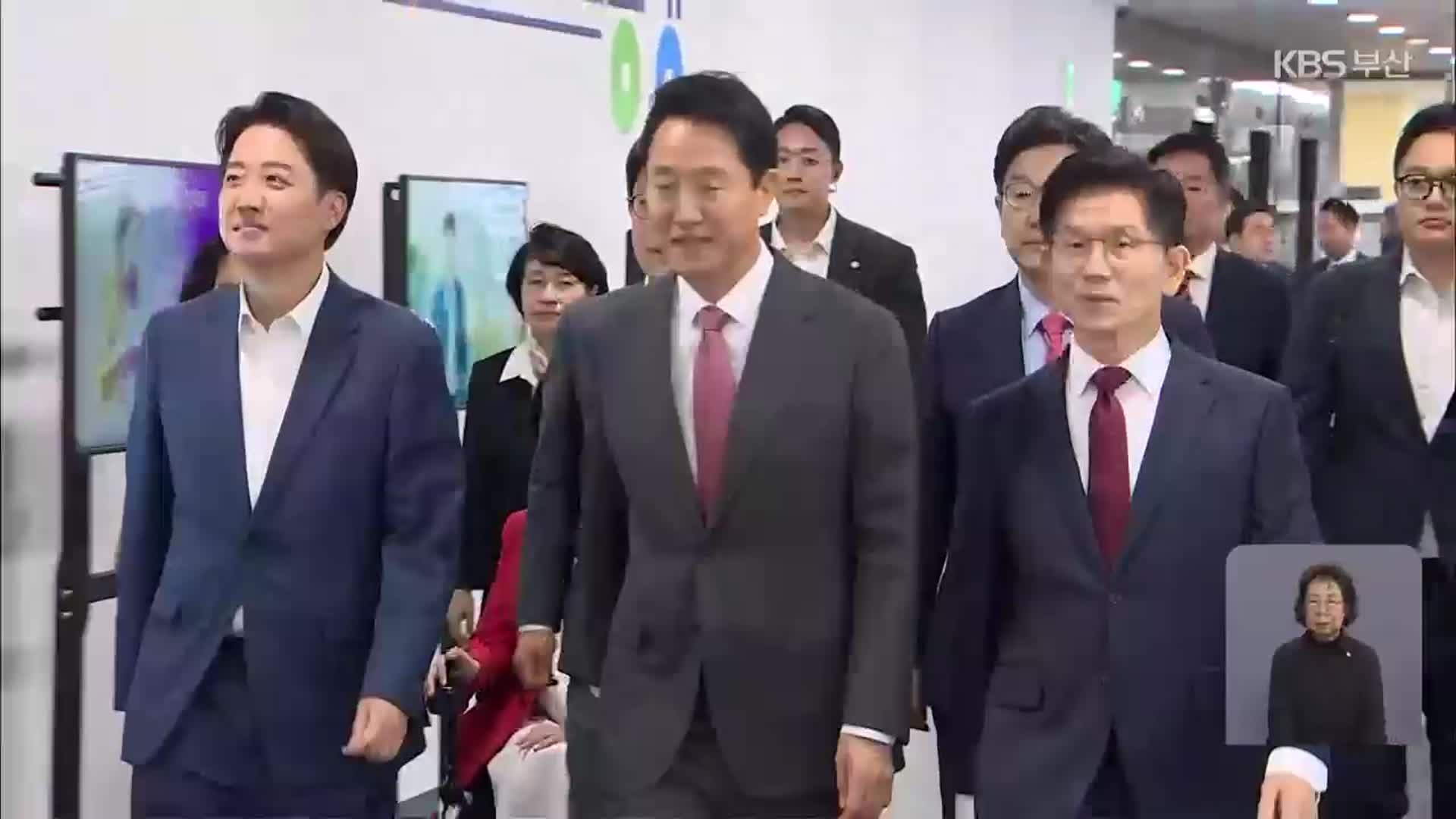 다시 만난 김문수·이준석…세대별 공약 경쟁도