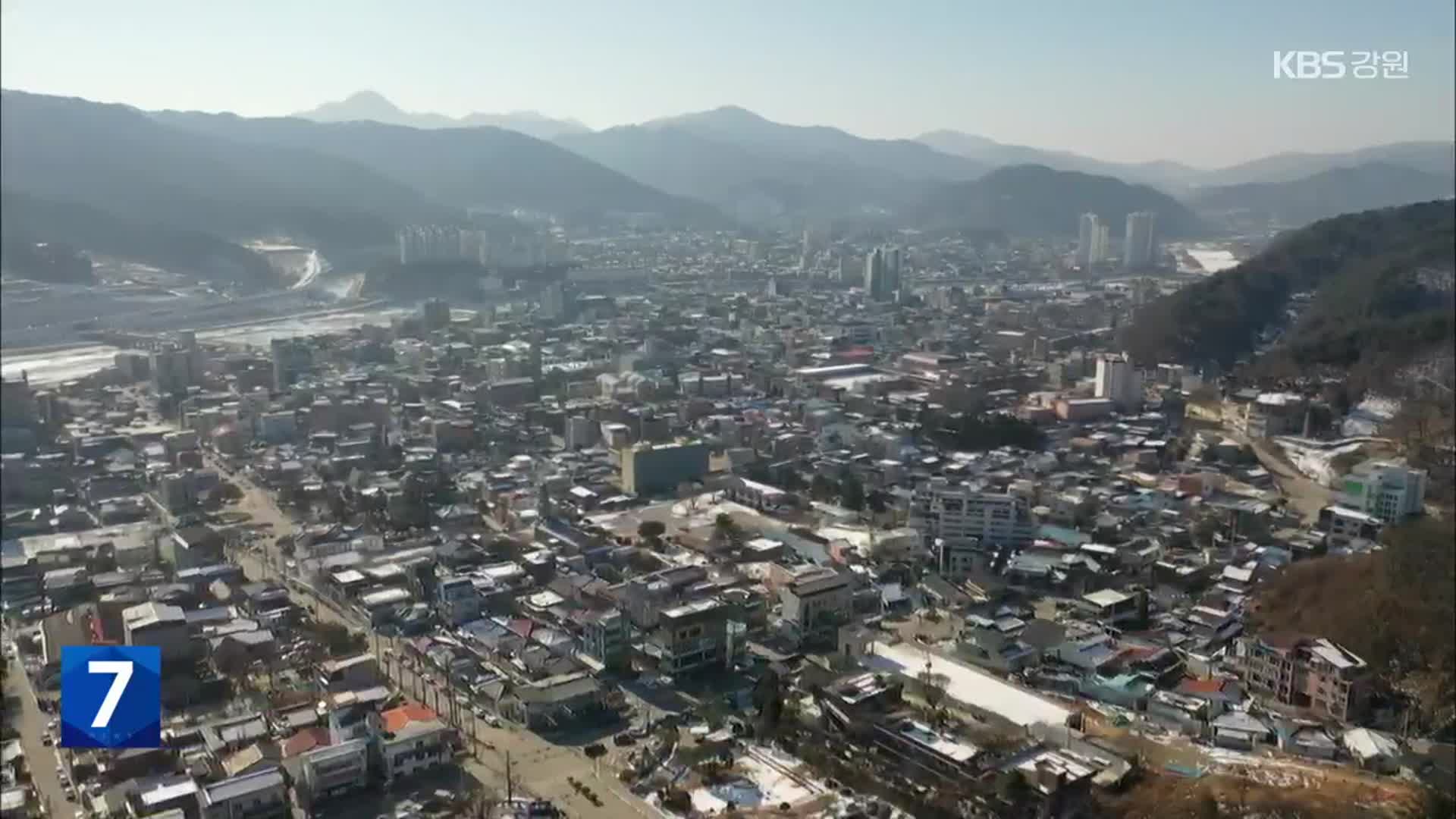 [강원 여론조사]⑥ 현역 의원 재신임 비율, 정당 지지율과 유사