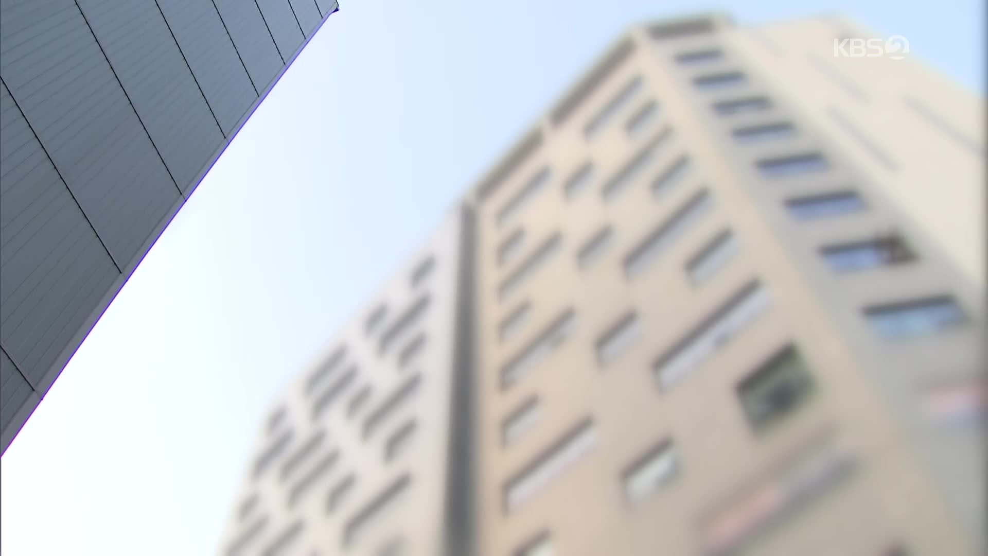 13층서 10대 여성 추락…길 지나던 모녀 등 4명 사상