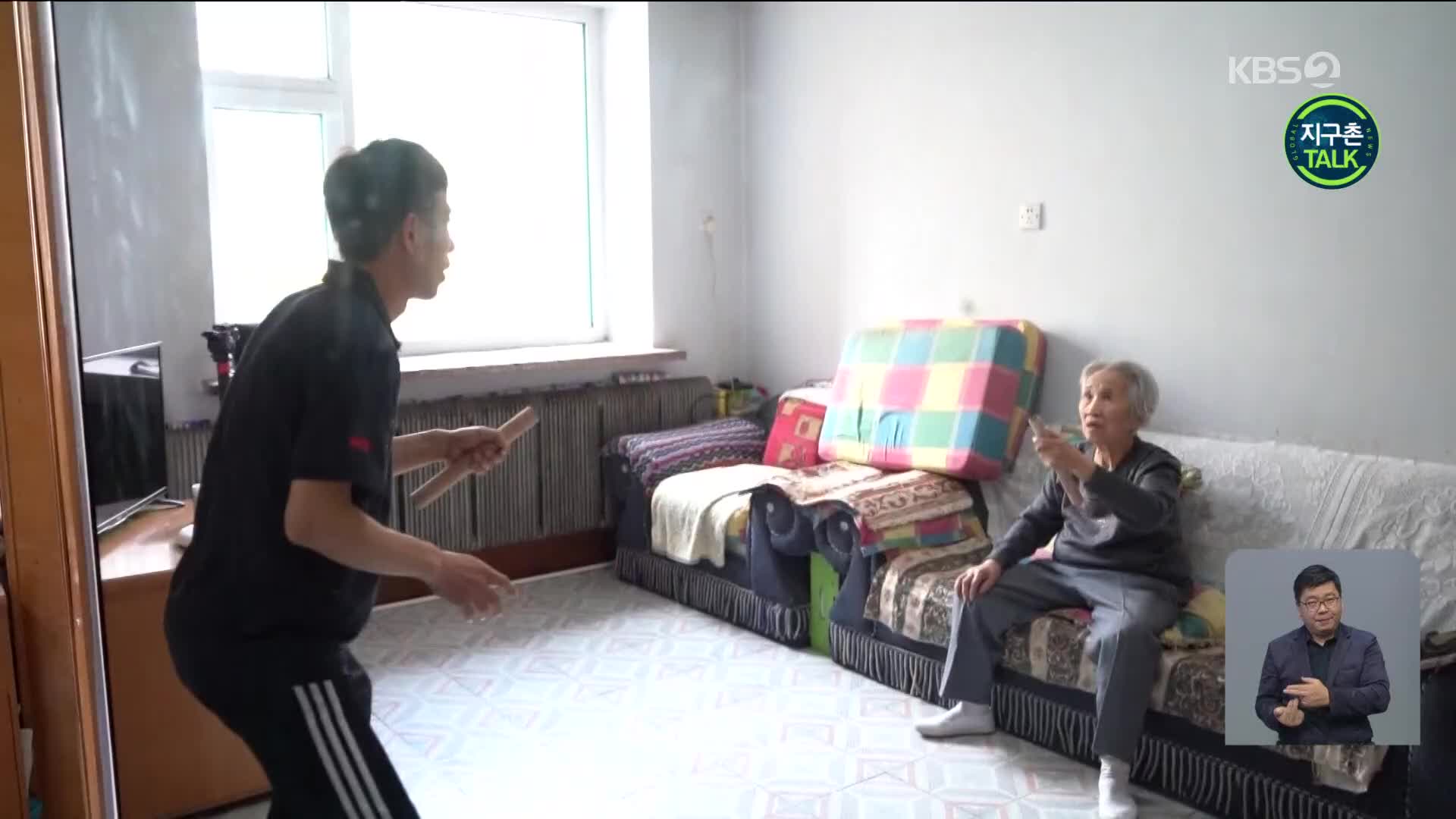 [지구촌 Talk] 56세 아들, 82세 노모와 ‘환상의 호흡’ 핑퐁 영상 화제