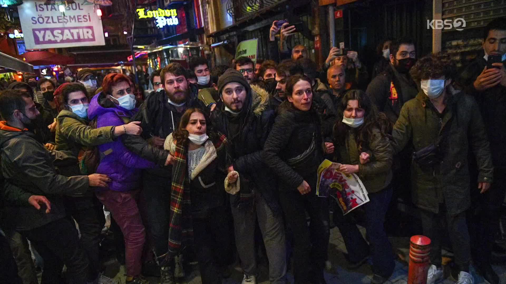 [지구촌 포토] 터키 리라화 폭락에 반정부 시위