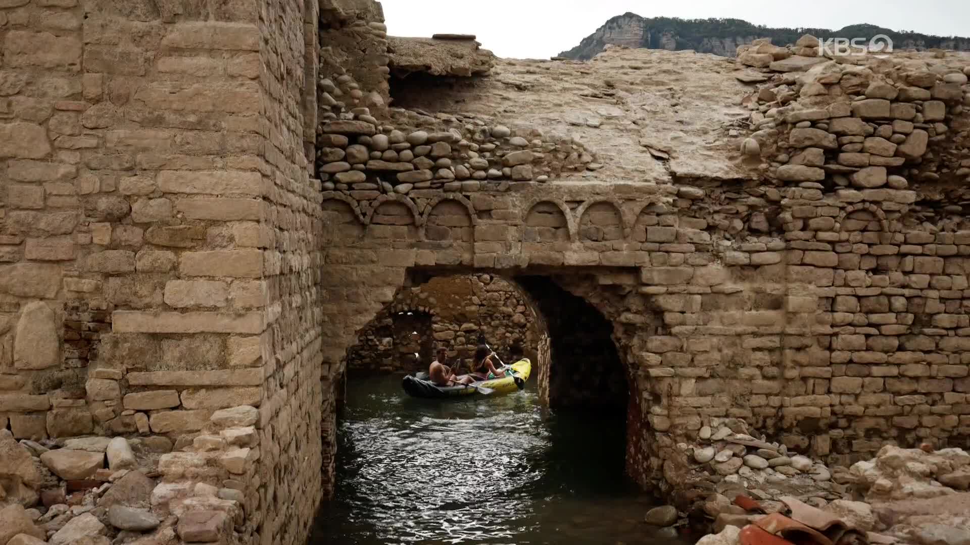 [지구촌 포토] 스페인 가뭄으로 다시 만난 수면 아래 역사