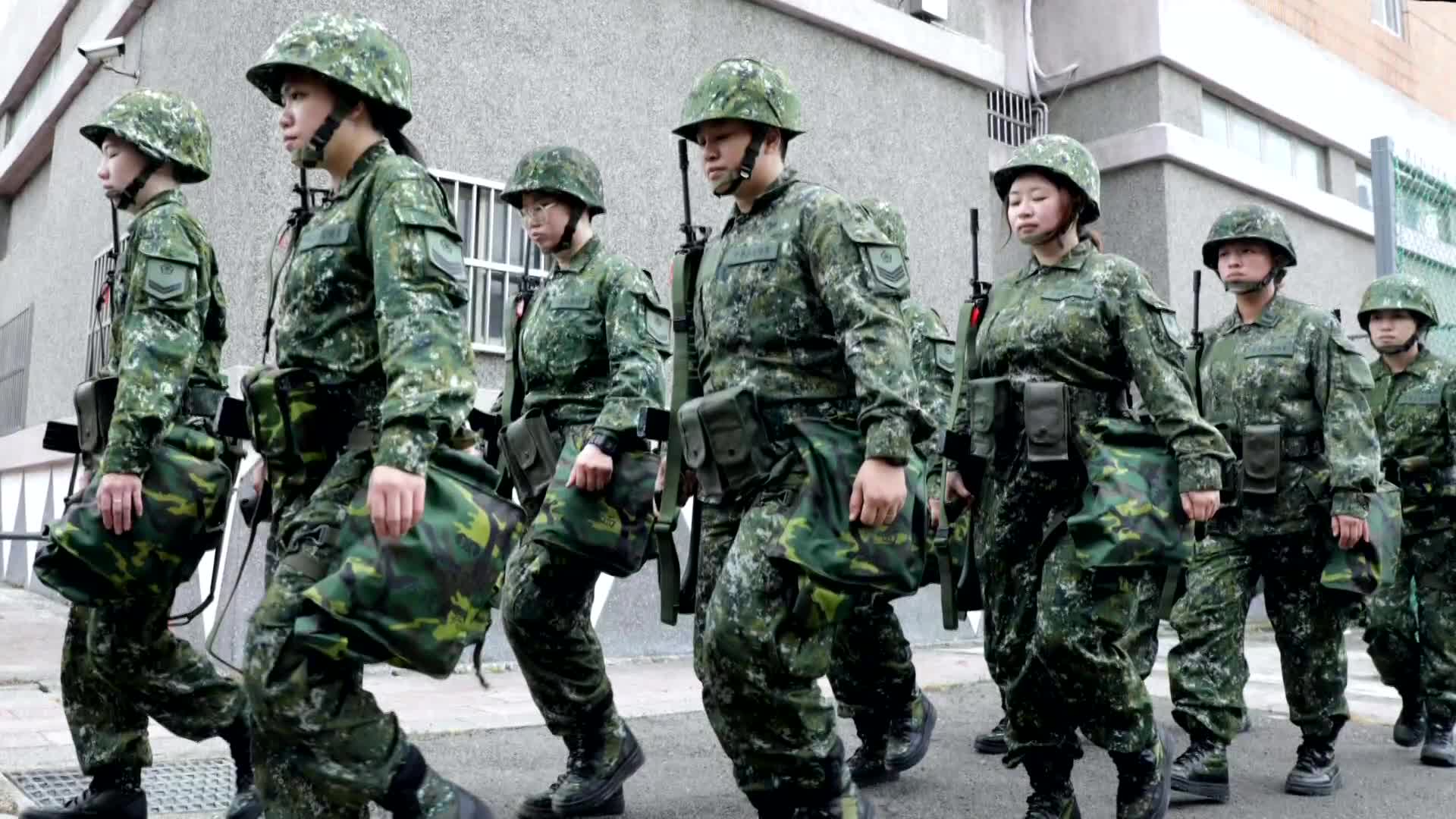 [지구촌 포토] 최초 여성 예비군 훈련…경계 높이는 타이완