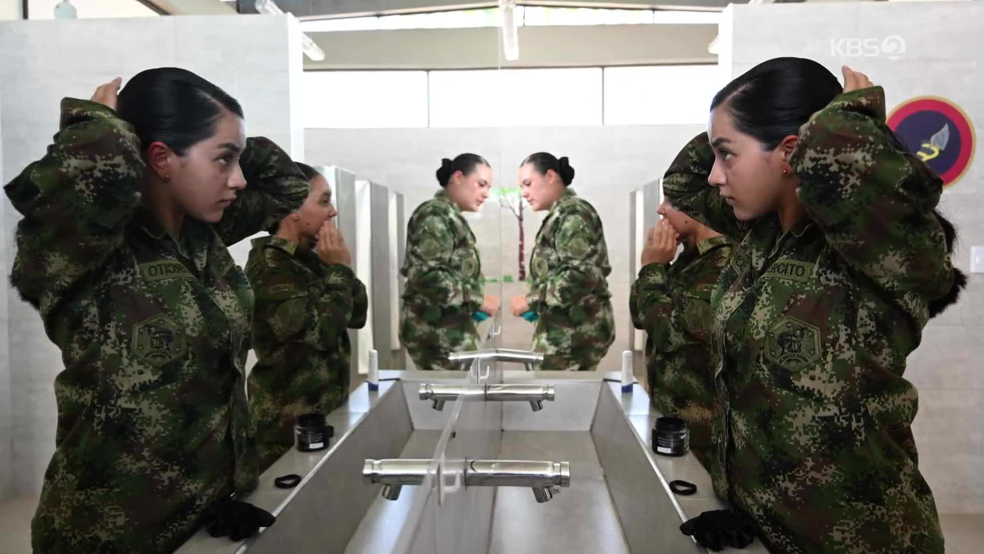 [지구촌 포토] 약 30년 만의 신병…콜롬비아 여군 훈련 현장