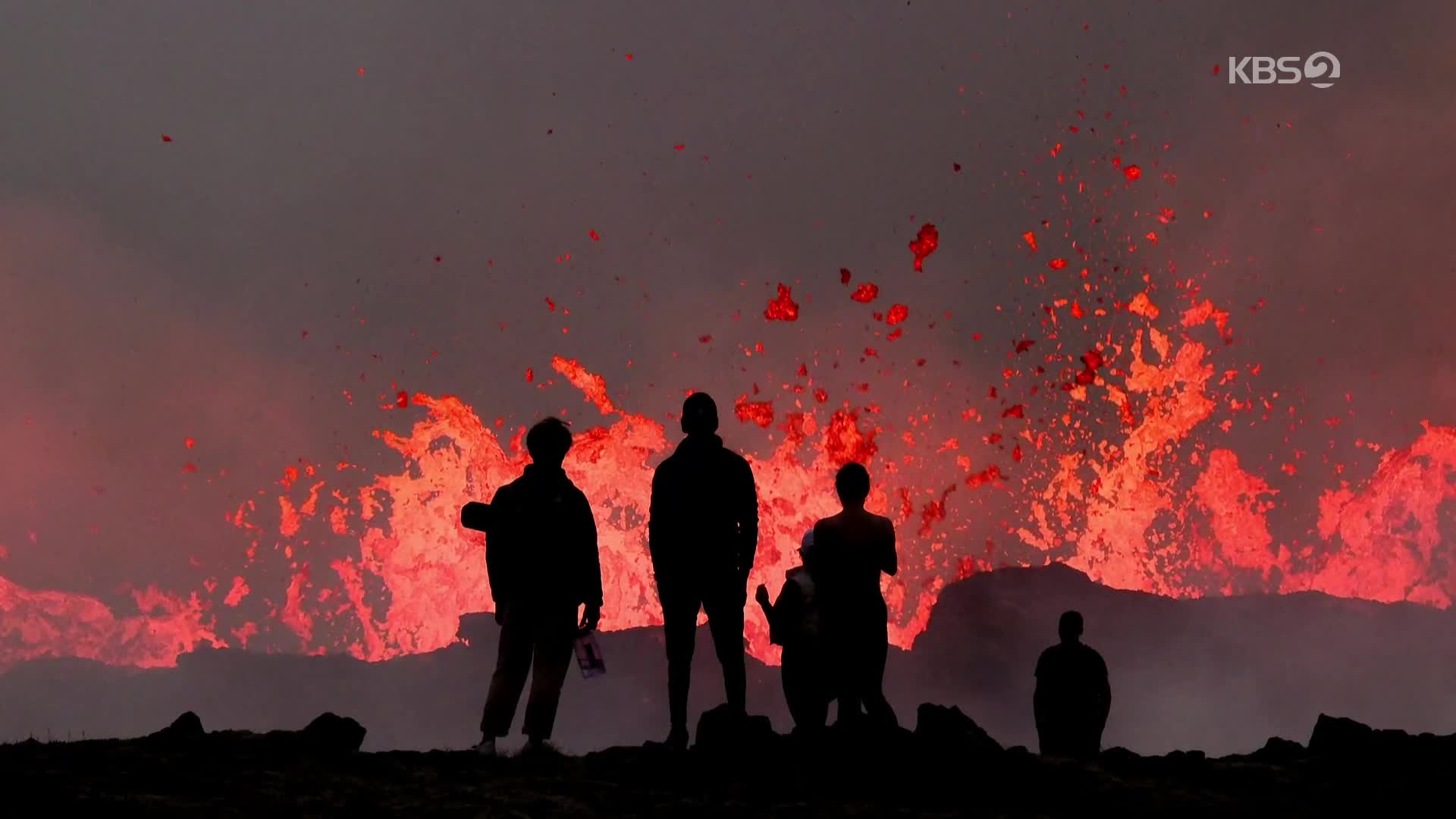 [지구촌 포토] 아이슬란드 화산 분화…관광객 발길
