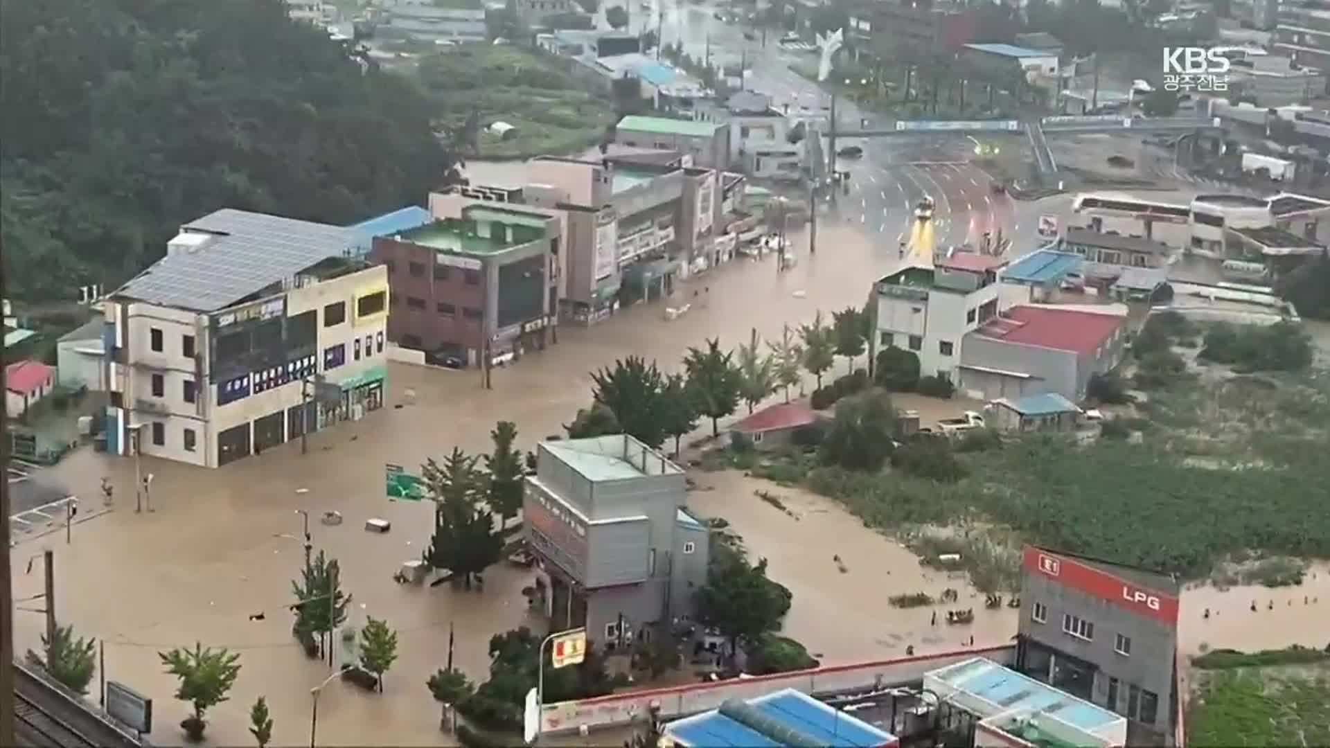 광주·전남 이틀간 최고 255mm 비…도로 넘치고 염전도 침수