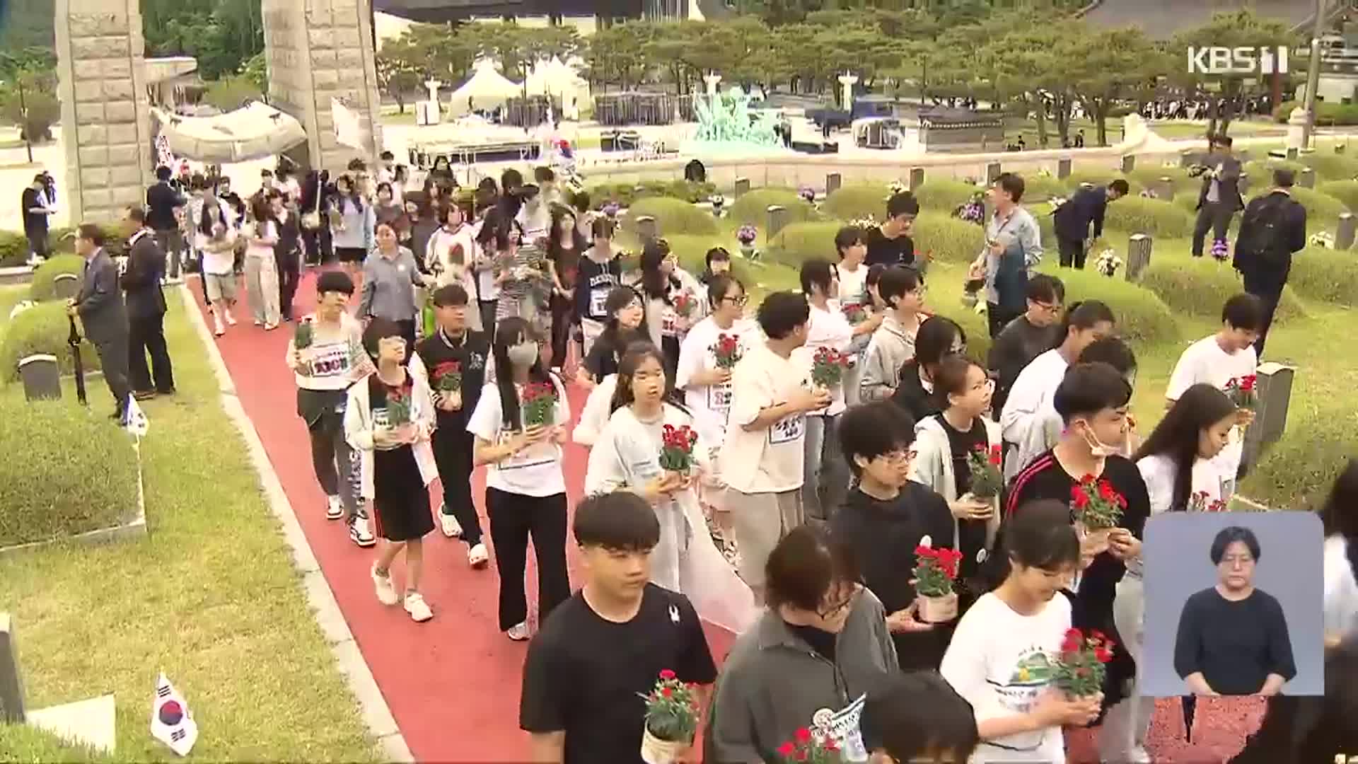 5·18 추모 분위기 고조…민주주의 축제 준비 ‘구슬땀’