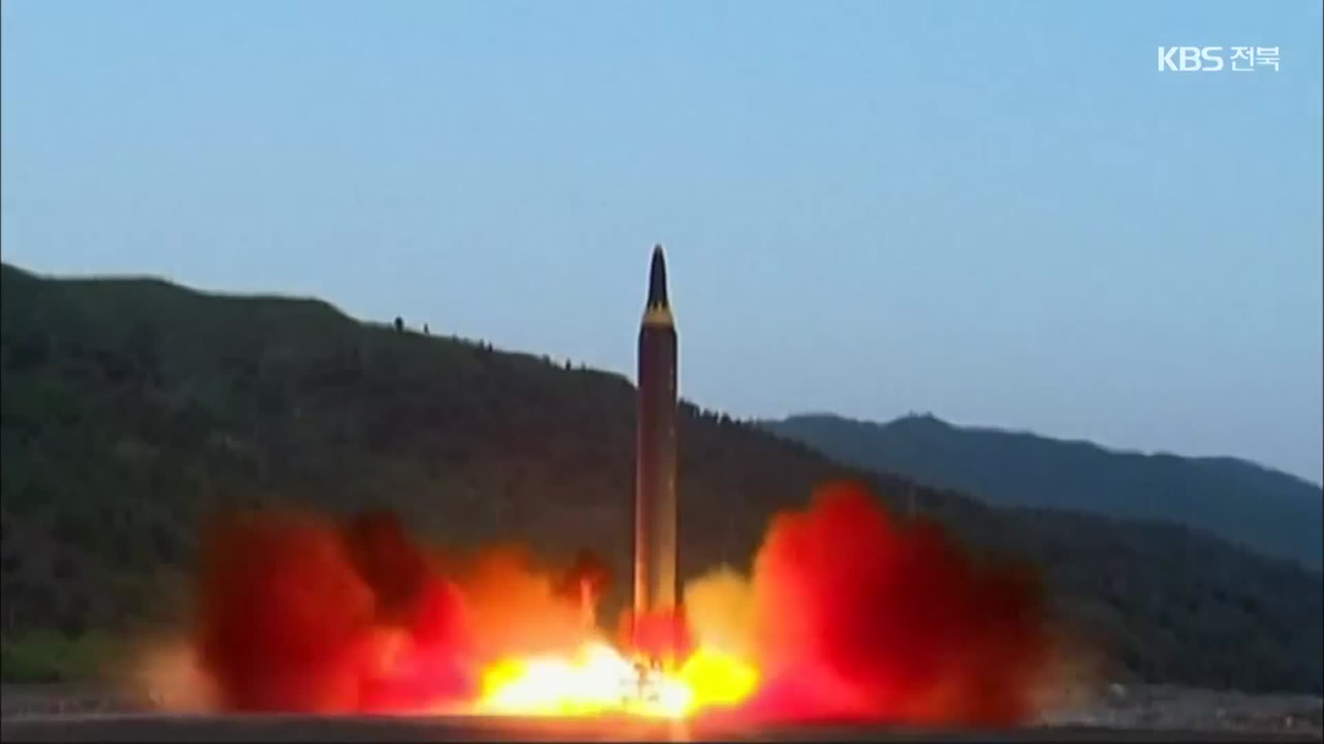 북한, 중거리 탄도미사일 발사…일본 상공 통과