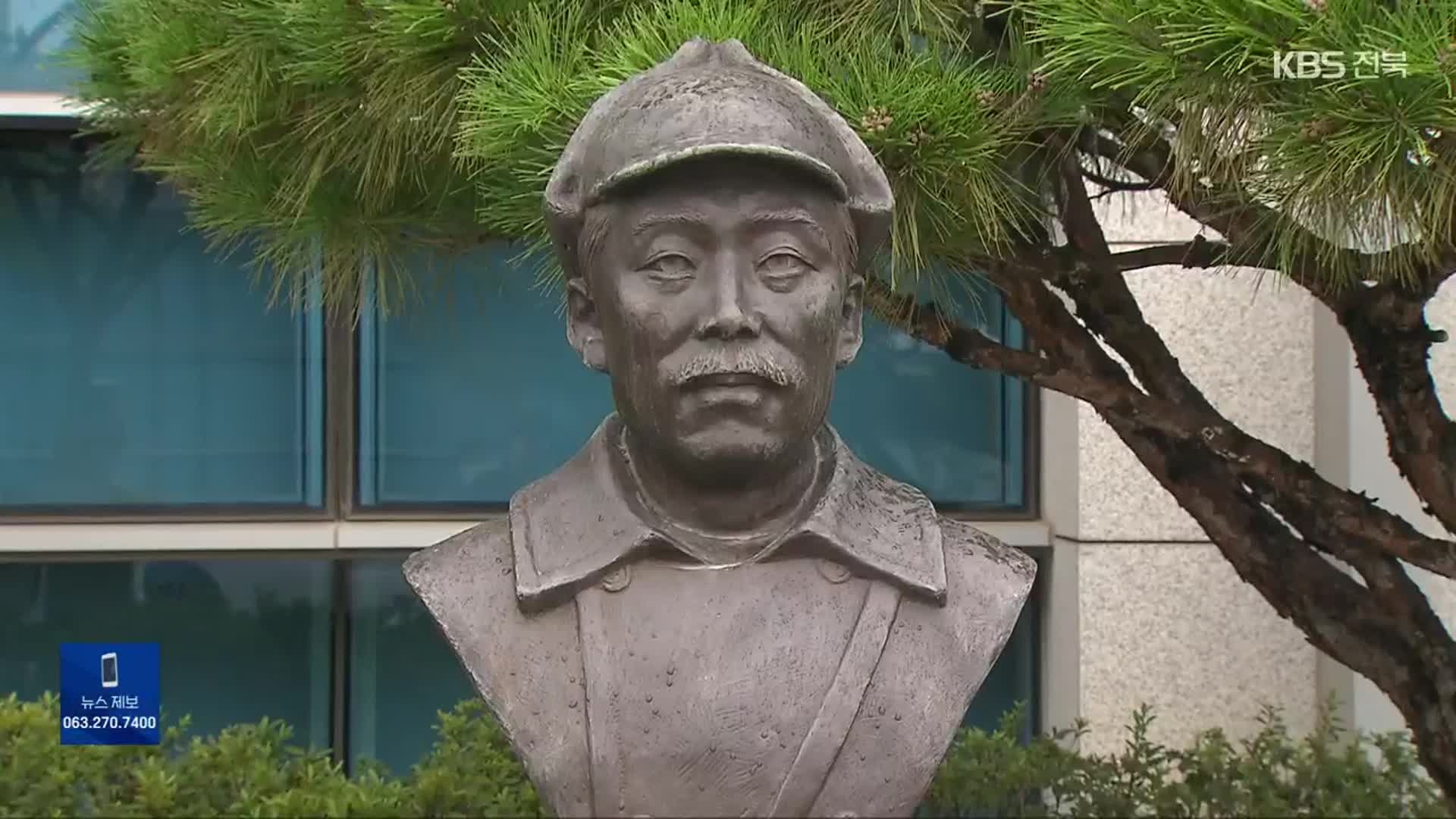 정부 존중한다면서도 여당 내 ‘이견’…묘역 달려간 야당