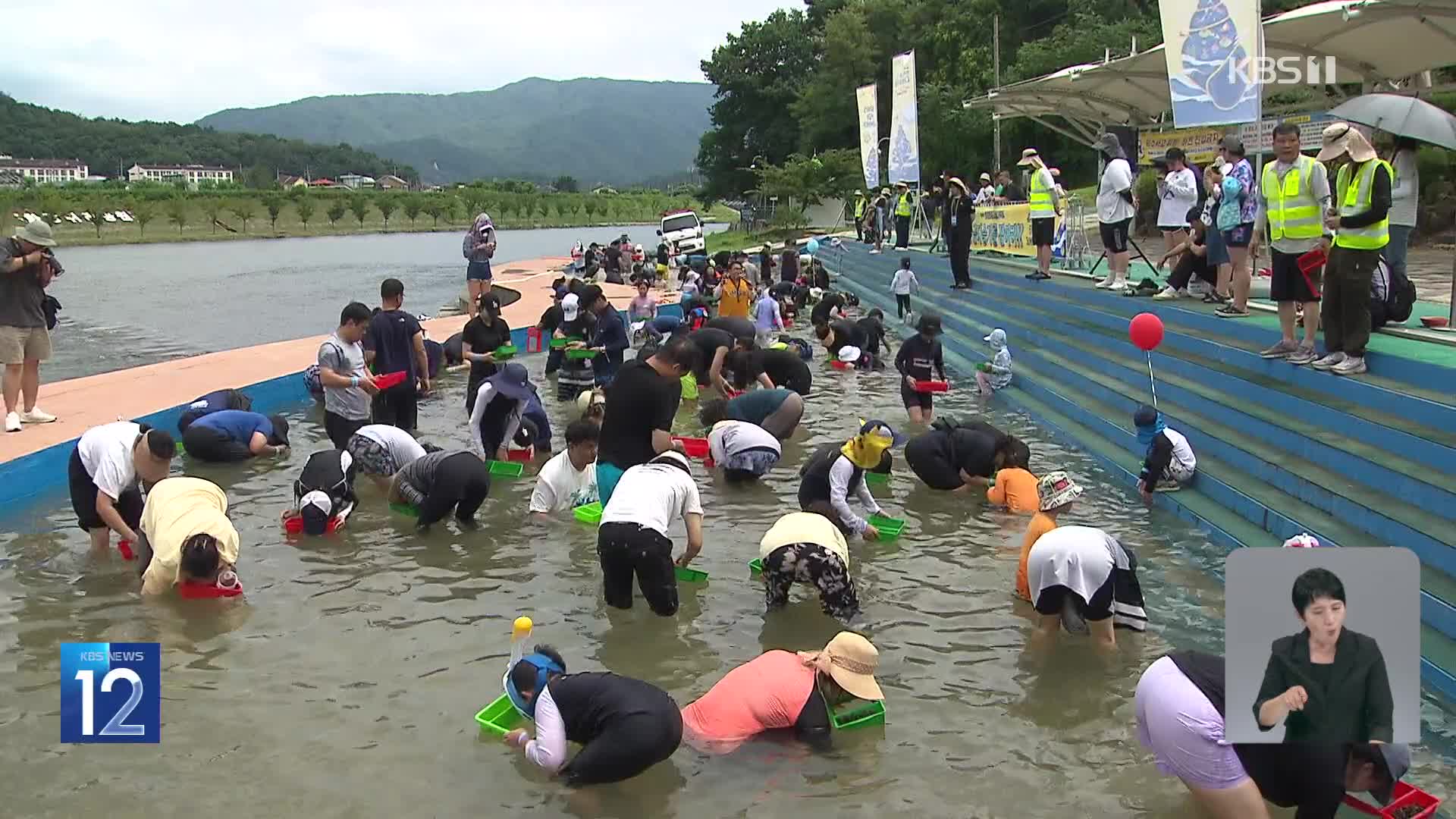 “더위 피해 물에 풍덩”…여름 축제 속으로