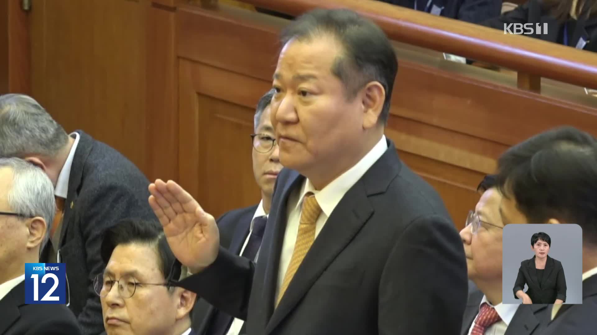 “쪽지 얼핏 봤다, 안 받았다”더니…CCTV에선 문건 챙긴 이상민
