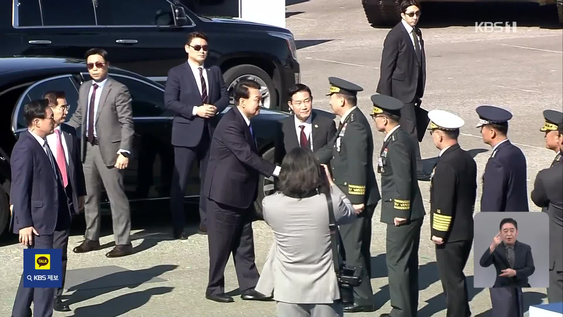 윤 대통령 “한국 방위산업, 새 역사 쓰는 중…지속 성장 생태계 마련”