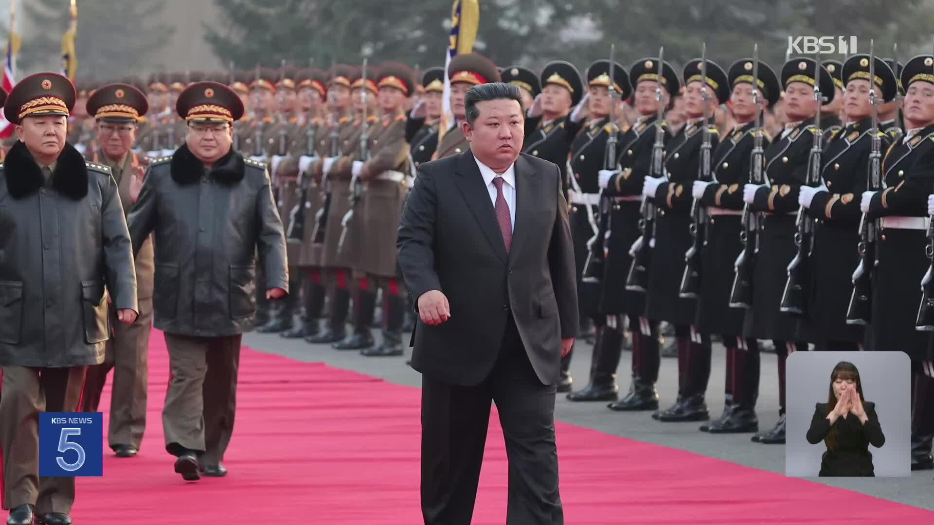 김정은 “미국과 협상 갈 데까지 가봐”…무인기·신형 ICBM 과시