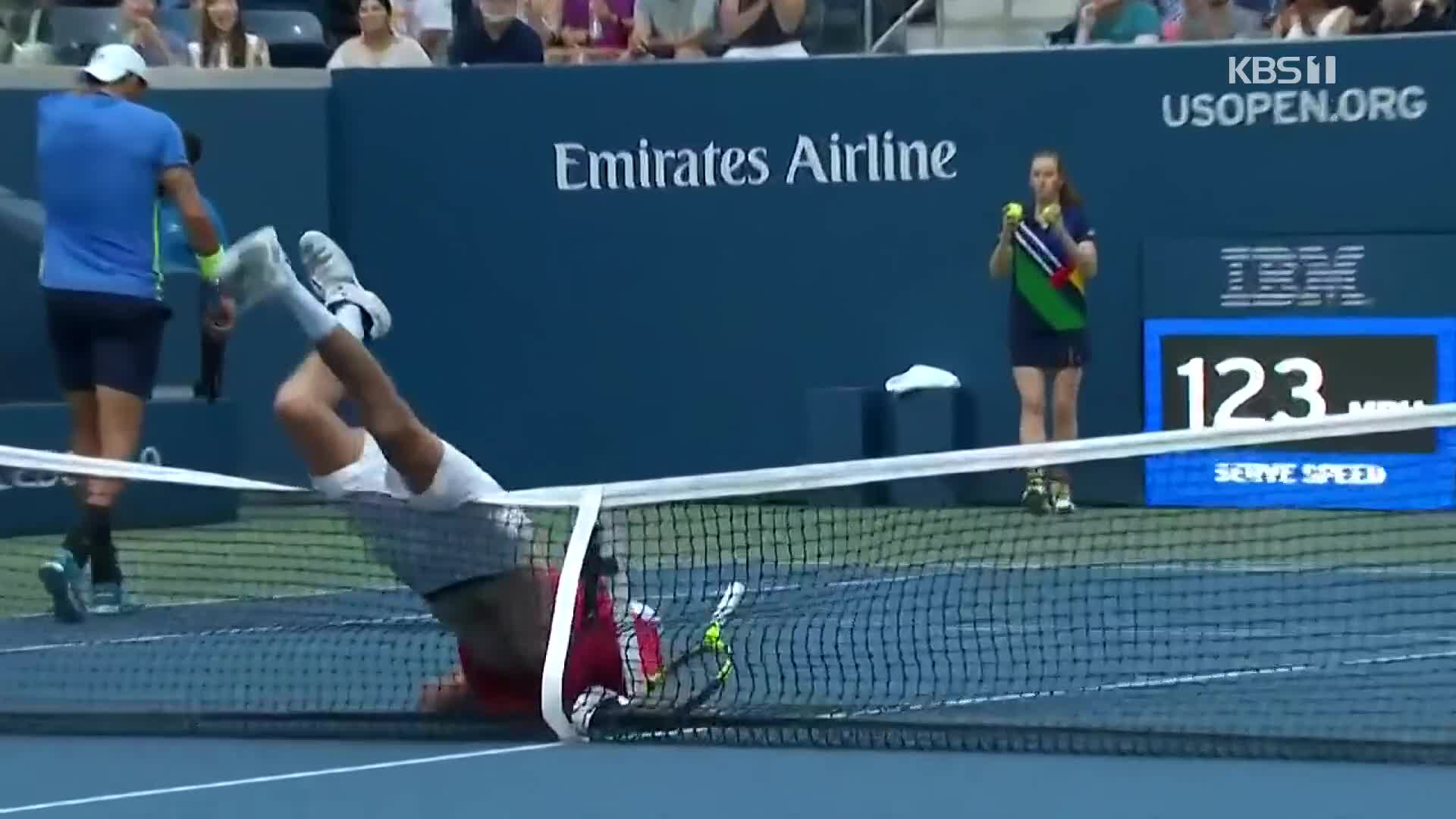 [오늘의 영상] 사람 잡는 테니스 네트?