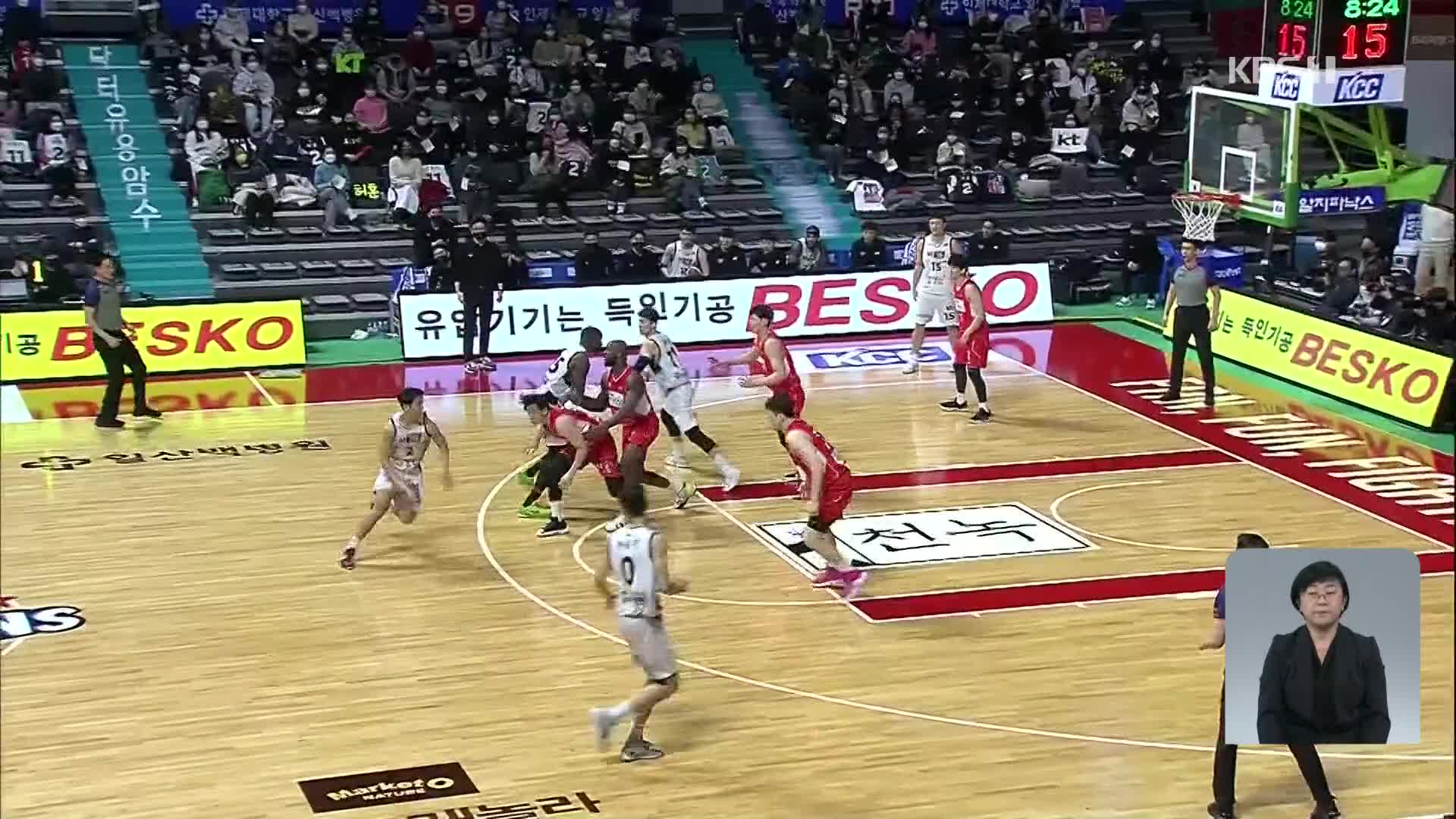 KT “이래서 우리가 1위!”…4연승 단독 선두 질주