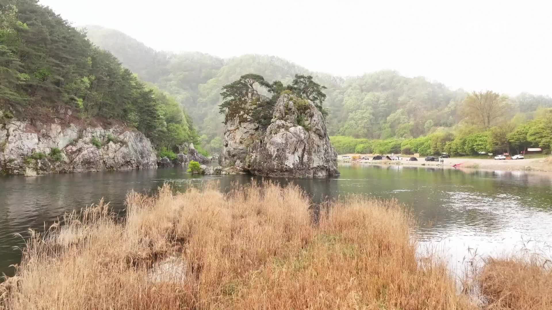 [영상] 용담섬바위 천년송