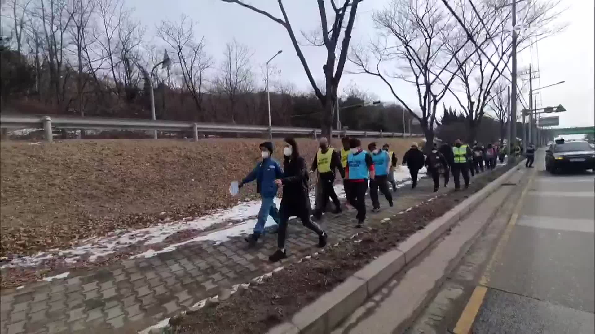 400km 걸음에 담은 ‘복직투쟁’…집합금지 두고선 ‘마찰’