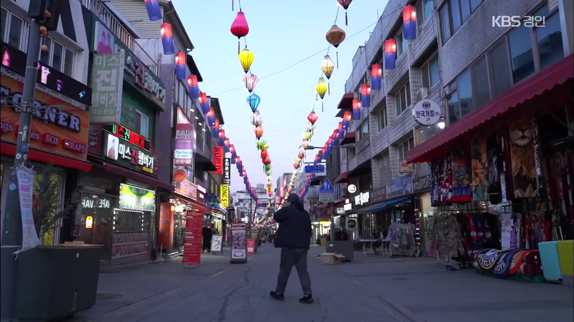 미군 부대 앞 이국적인 시장 관광명소로