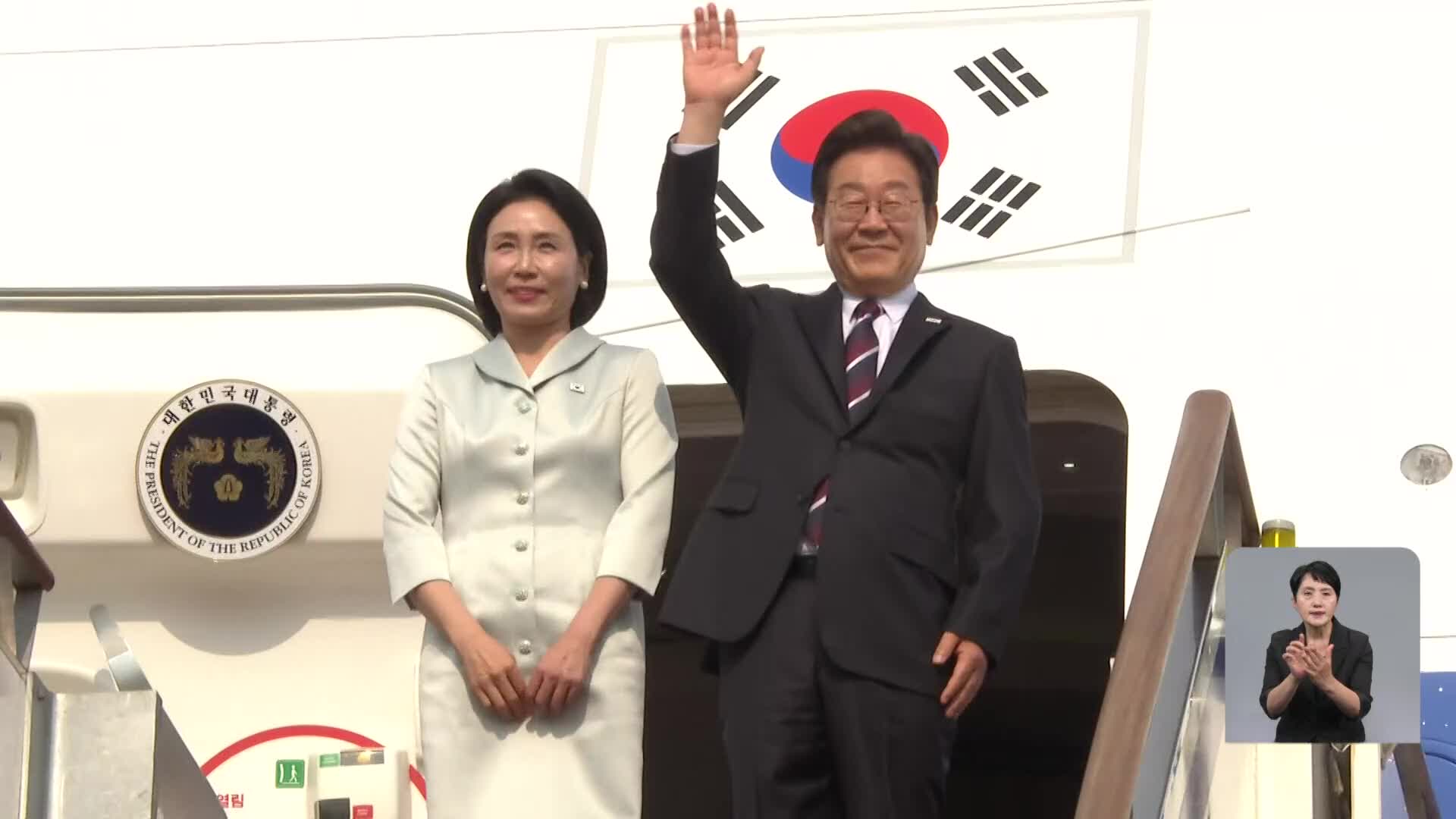 이 대통령 “위안부 합의 번복, 안 바람직…일본 매우 중요 존재”