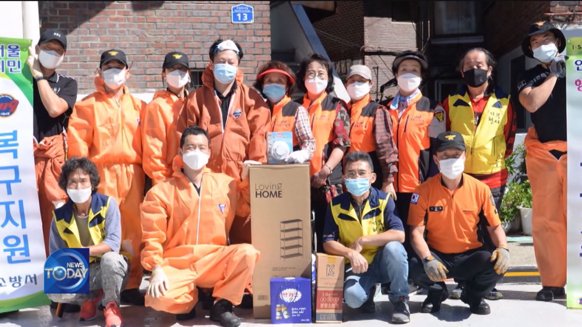SEOUL FIREFIGHTERS LEND A HELPING HAND