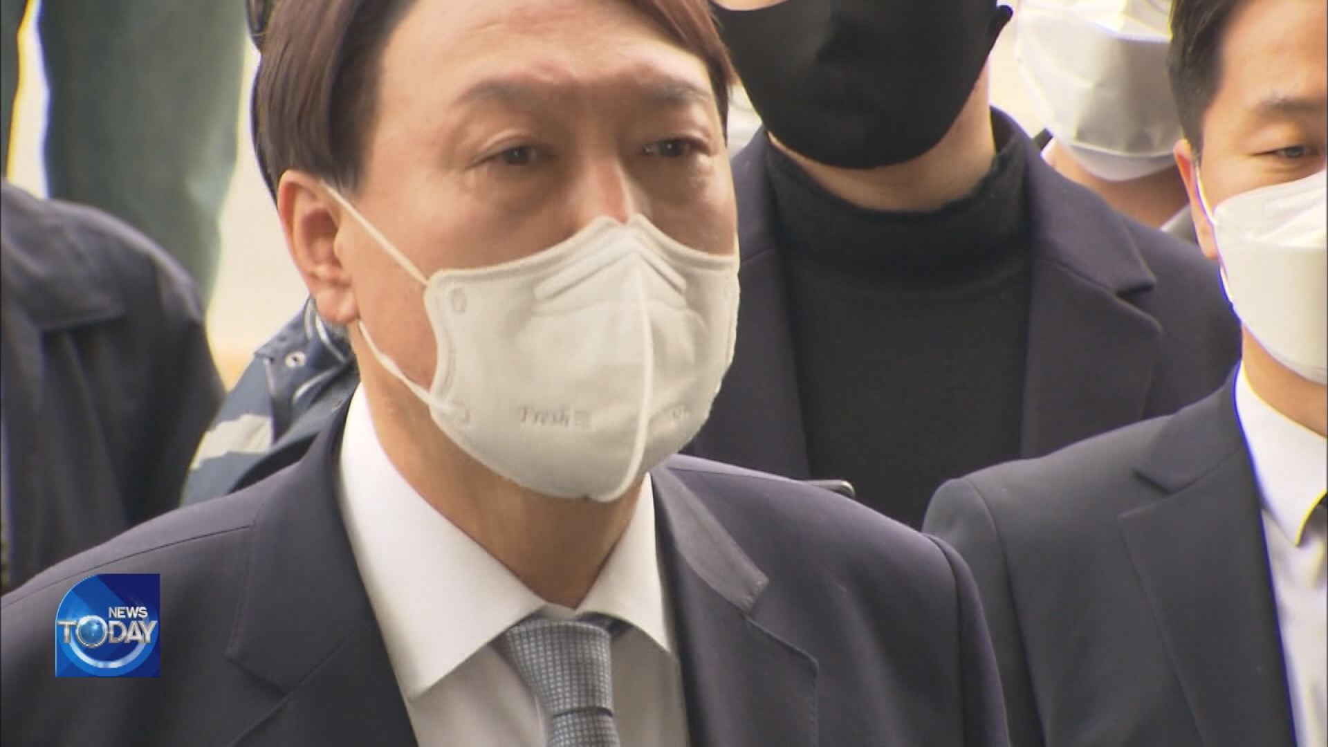 TOP PROSECUTOR STEPS DOWN FROM POST