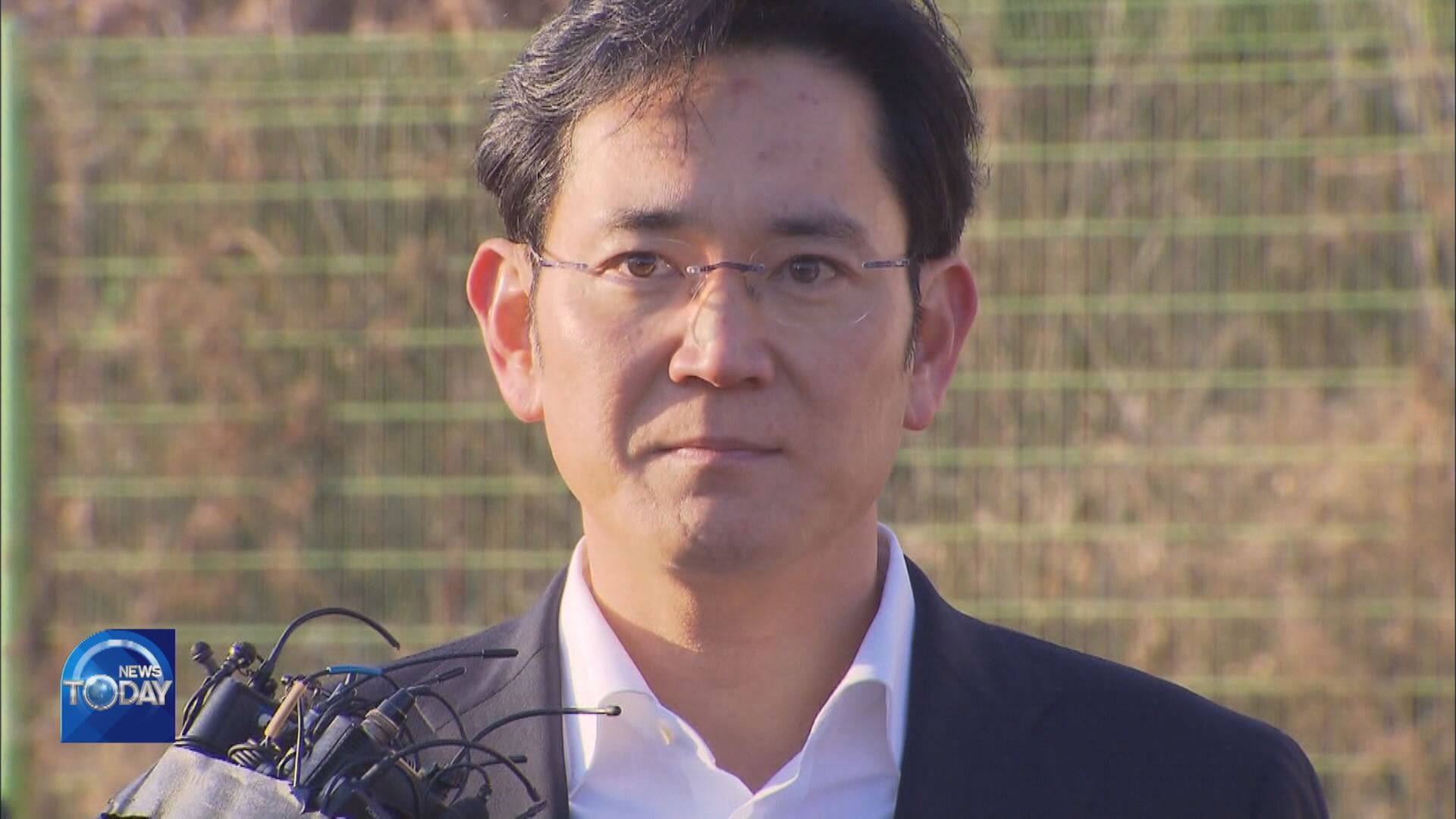 CONTROVERSY OVER LEE'S EARLY RELEASE