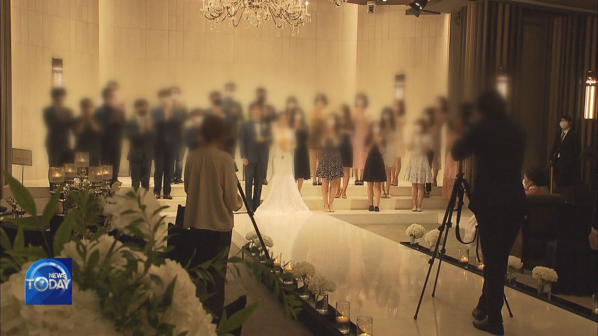 MARRIAGE FIGURE ALSO DROPS