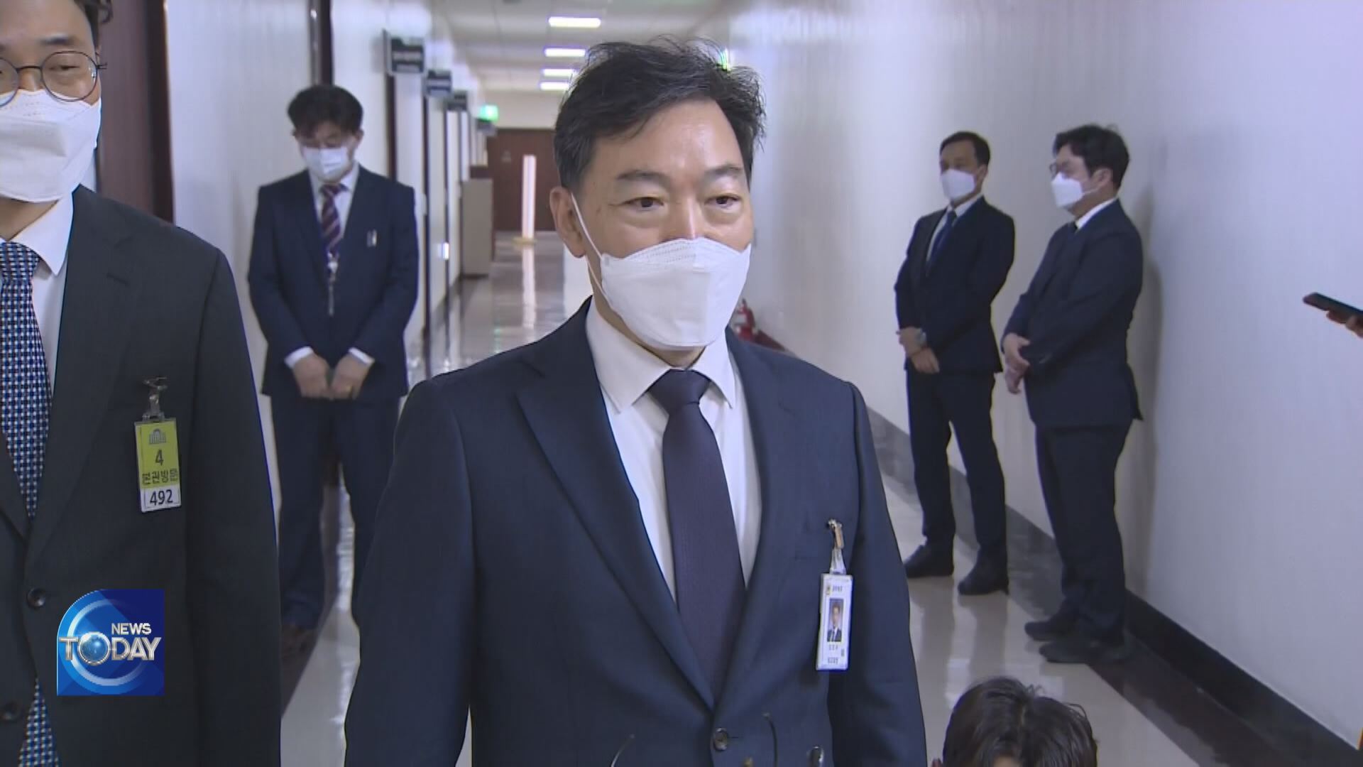 DISPUTE CONTINUES ON PROSECUTORS' RIGHTS
