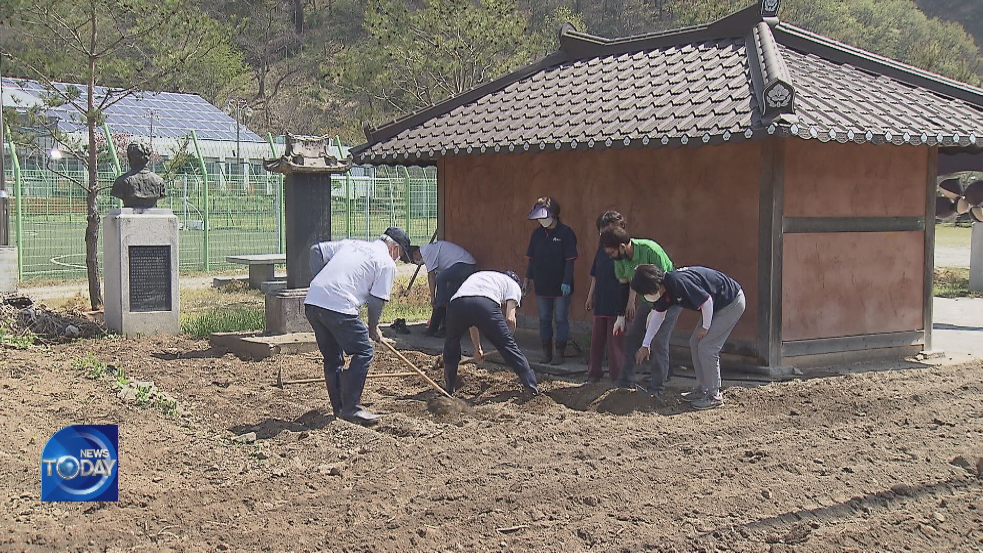 RURAL TOWN ATTRACTS ELDERLY RETIREES