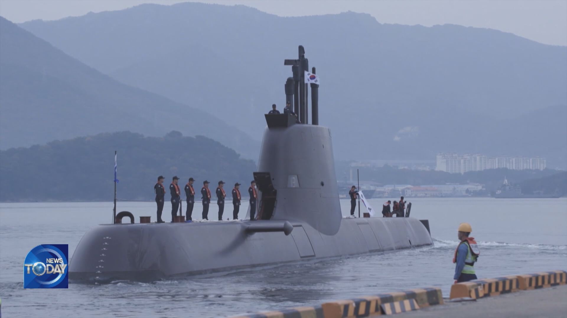 WOMEN TO SERVE ABOARD SUBMARINES