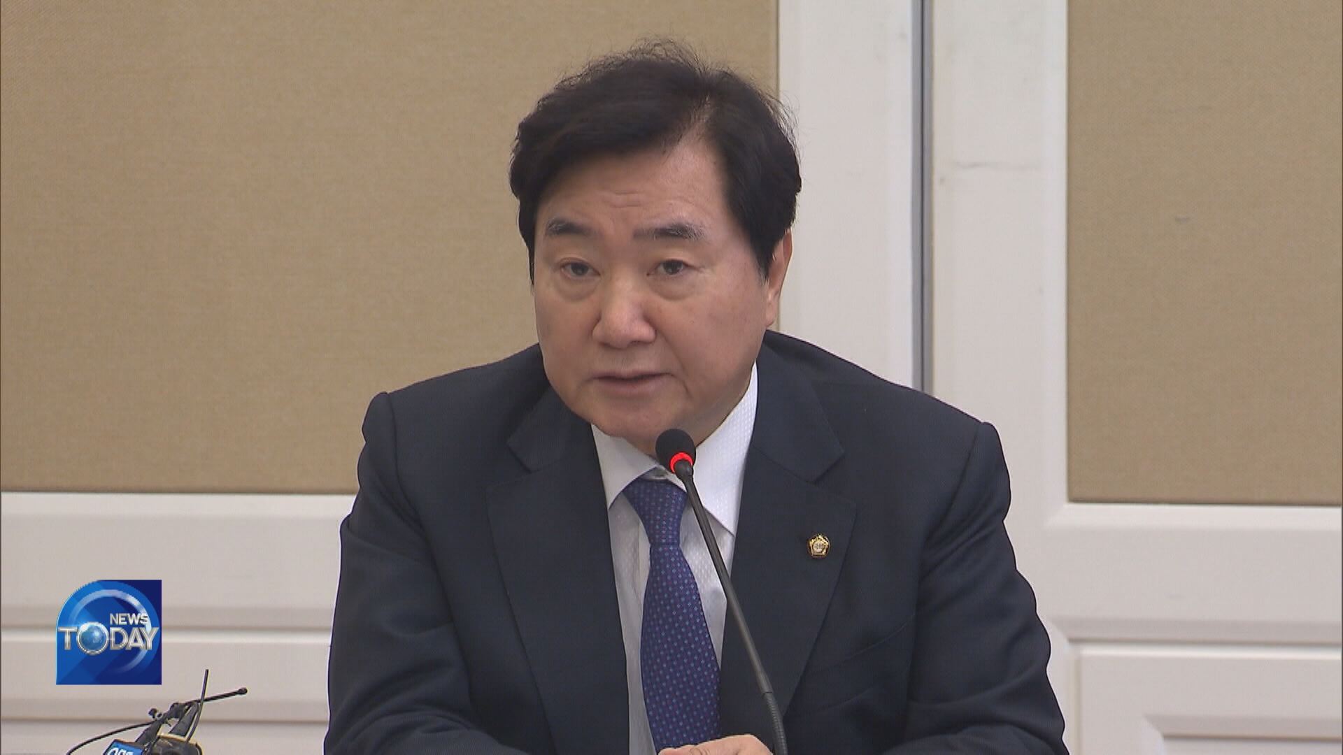 SENIOR OFFICIALS OFFER TO RESIGN