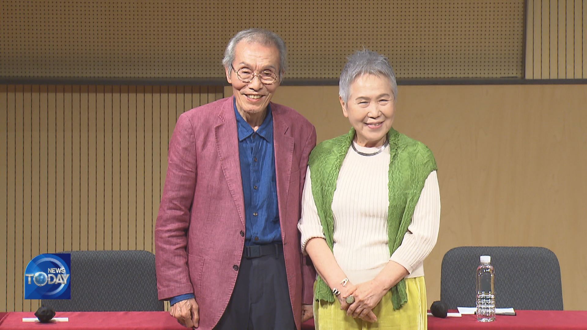 VETERAN ACTORS ON THE THEATER STAGE