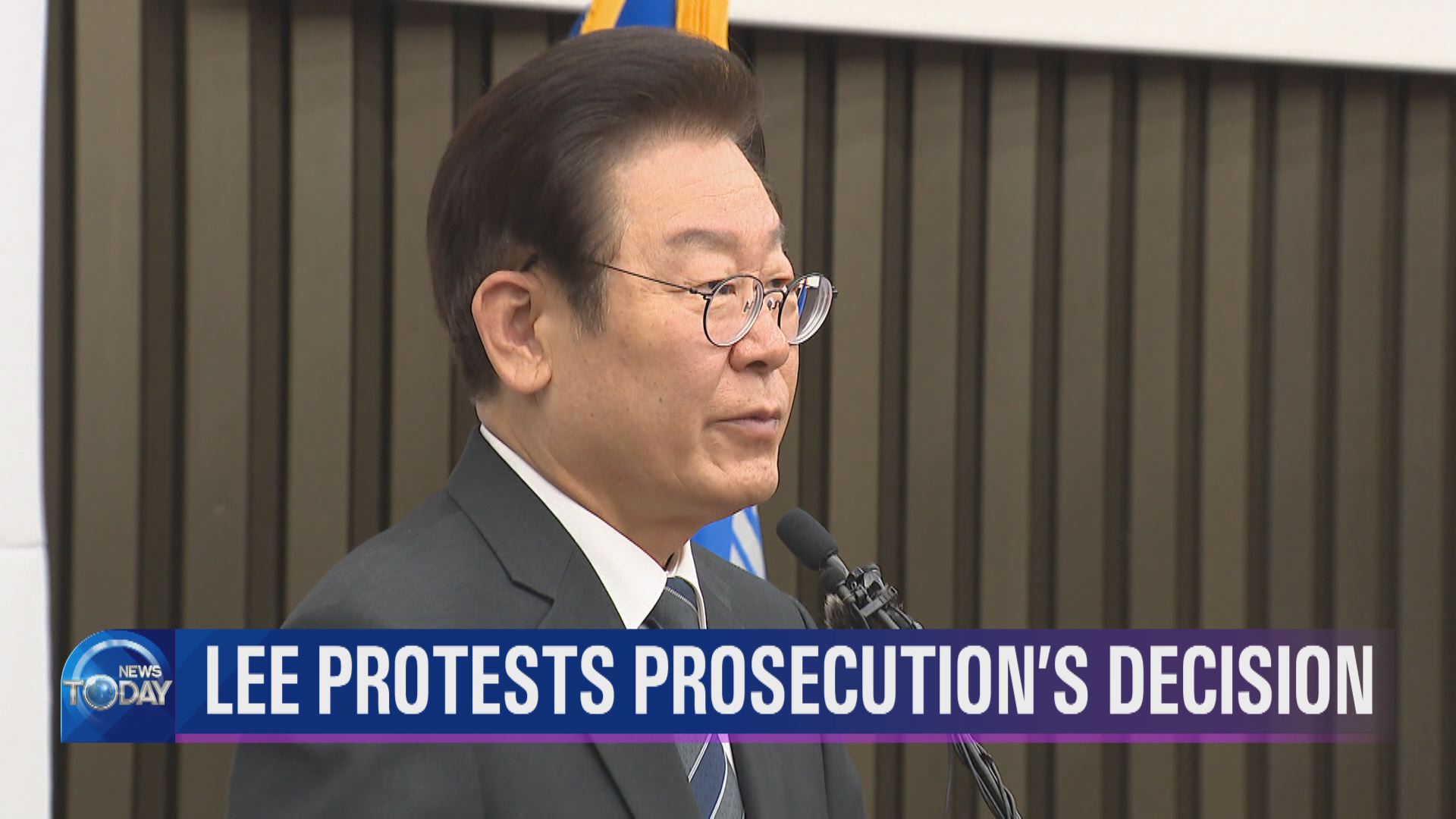 LEE PROTESTS PROSECUTION'S DECISION